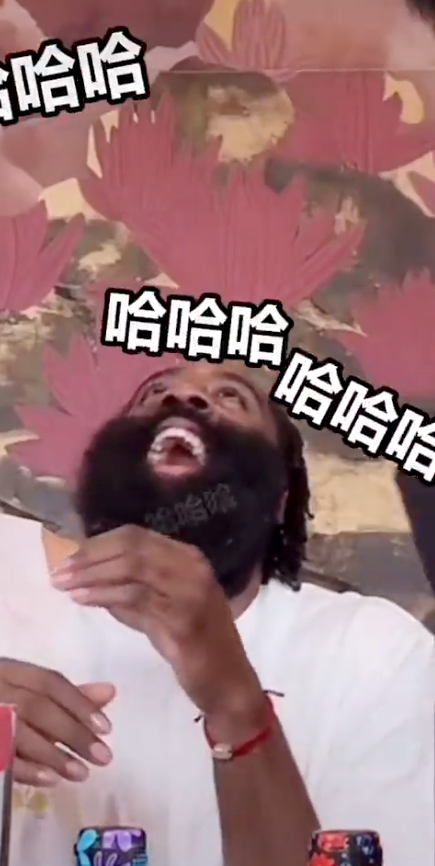 粉絲不滿！中國「直播一哥」大楊哥穿 TNF 出海釣魚，引網友留言：騙我買西域駱駝，自己穿北面！