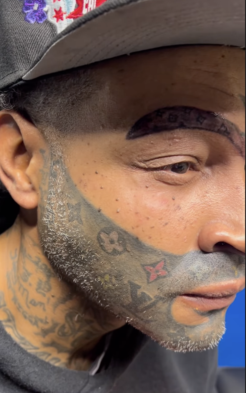 真是狠人！美國男子因臉上 LV 刺青爆紅，影片累積破百萬觀看！網友：那眉毛真不忍直視⋯