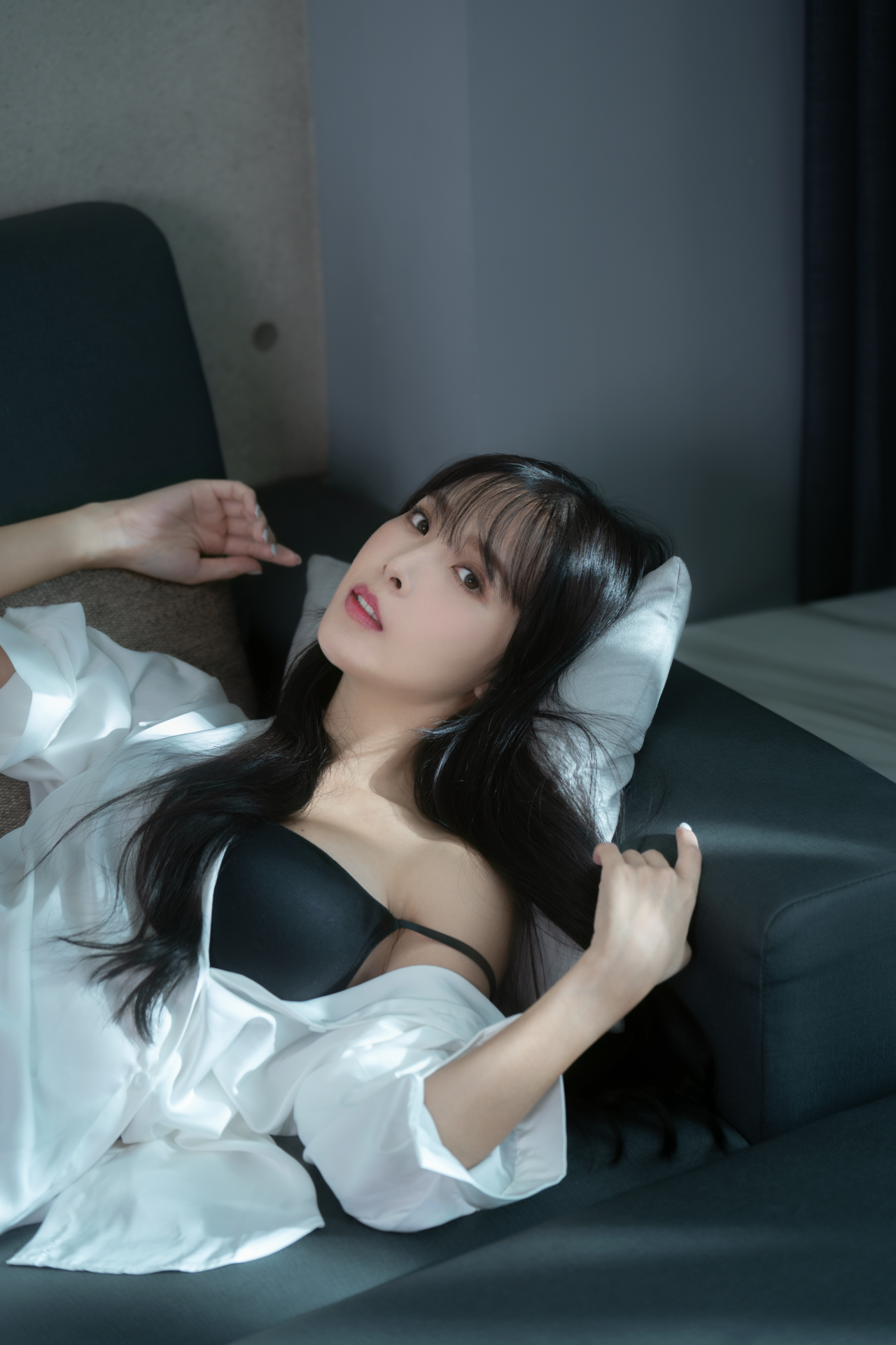 包不住豐滿身材！《娜就愛吧》謝艾娜 Rina 數位寫真 02/14 登場！網友：太頂⋯⋯