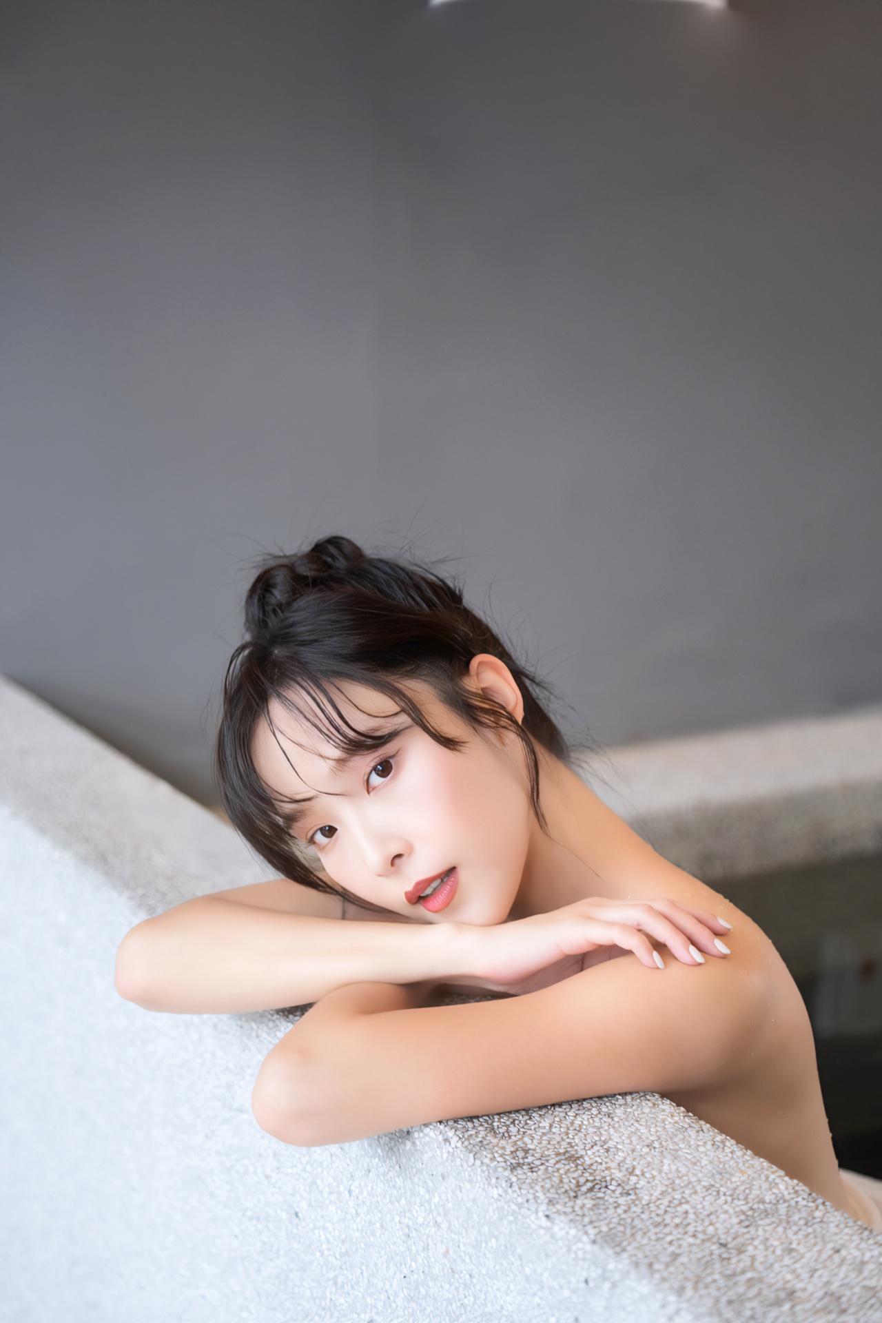 包不住豐滿身材！《娜就愛吧》謝艾娜 Rina 數位寫真 02/14 登場！網友：太頂⋯⋯