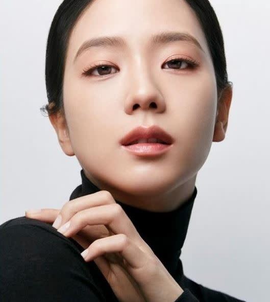 BLACKPINK Jisoo宣布喜訊！個人廠牌「BLISSOO」上線，攜手親哥拼演藝事業