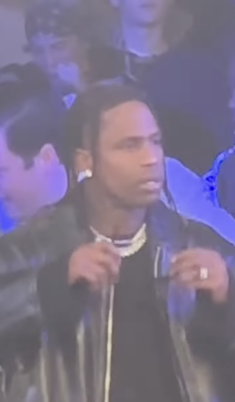 Travis Scott 受邀「呼巴掌比賽」 看到女選手被一掌打暈後嚇呆！超爆笑畫面曝光！
