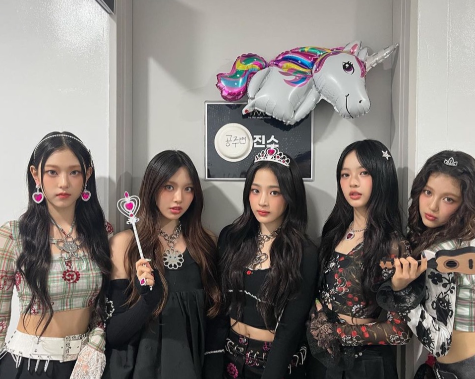 HYBE 舉辦家族演唱會「首位公開名單竟是 JYP？」網友笑翻：不要公費戀愛！