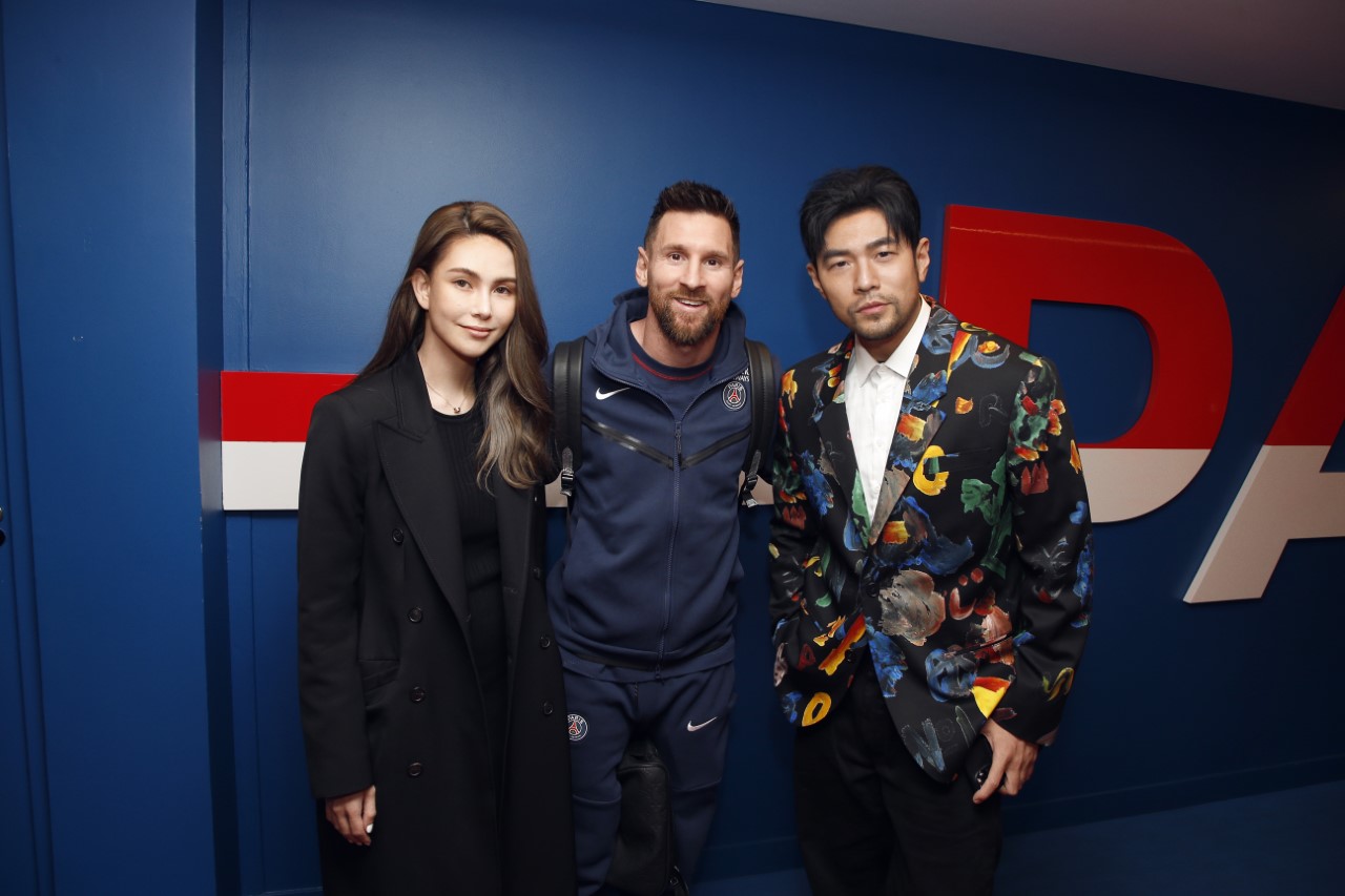 周杰倫陷泰勒絲公關票風波！開槓酸民，護腕上英文有亮點！