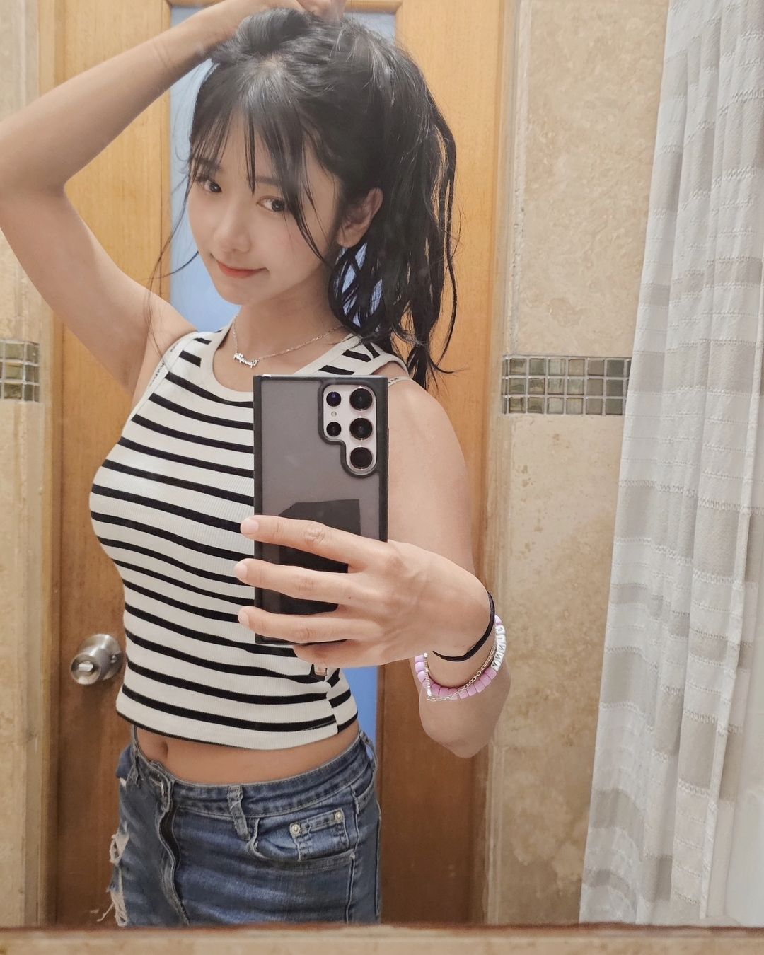 影／一年一度大獎！企鵝妹勇奪「最佳生活類實況主」驚訝表情全被拍 10 字中文謝粉絲