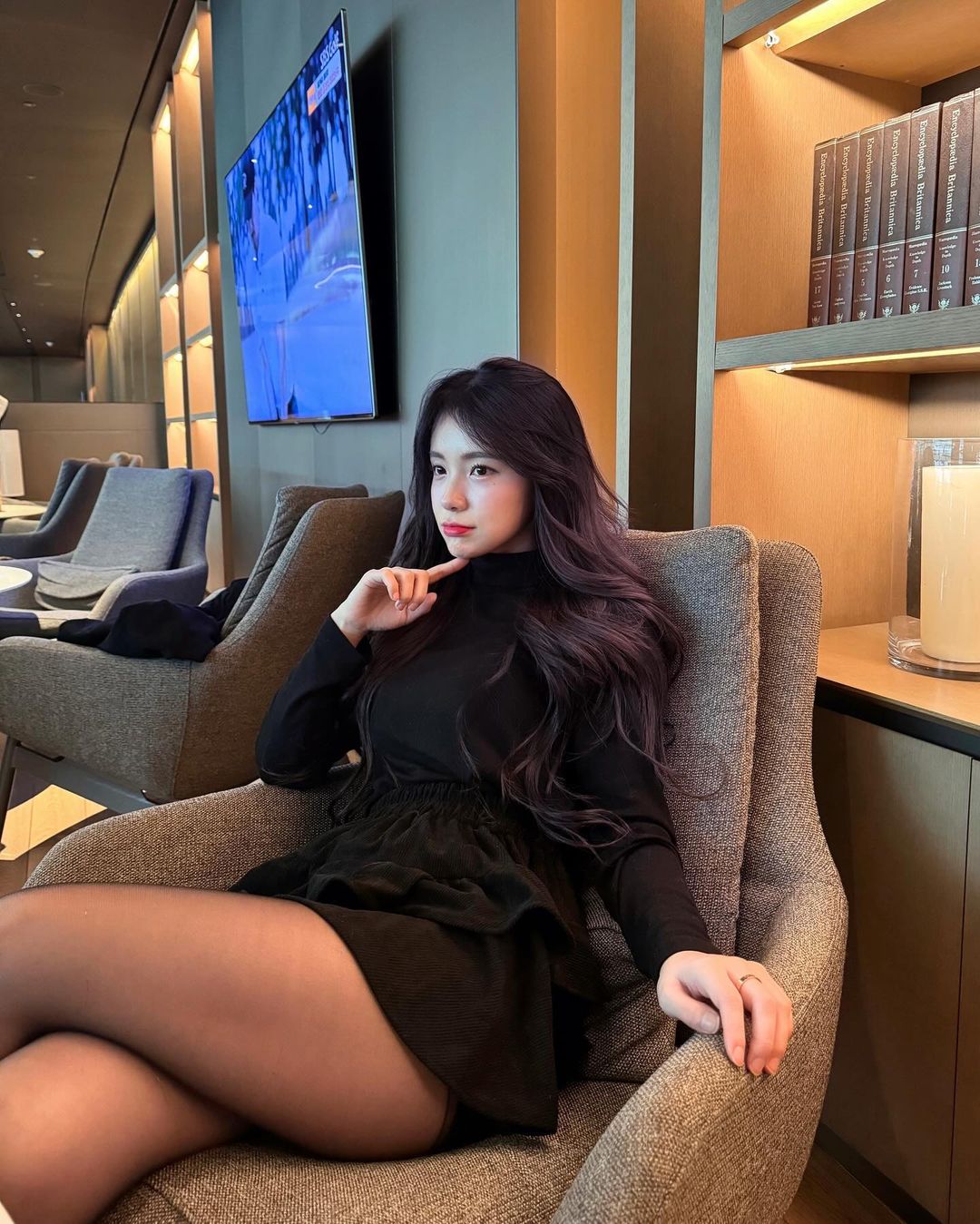 逼死人！李多慧曬超狂「黑絲蜜腿」，全網暴動：「想被夾！」