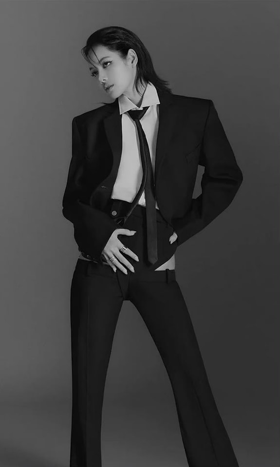 《BLACKPINK》Lisa 話題不斷！個人廠牌官網驚見台灣活動花絮！