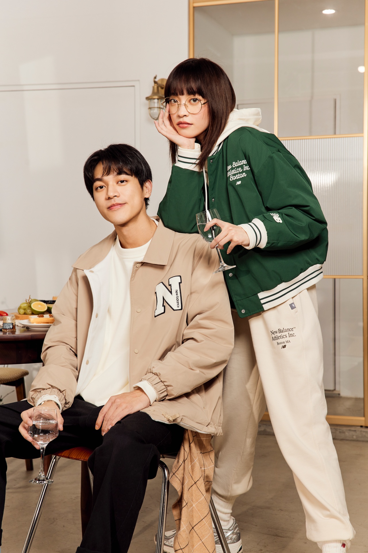 想和 IU 穿情侶裝嗎？New Balance 1906 潮流形象店「情人節新品」讓你整套包下來！
