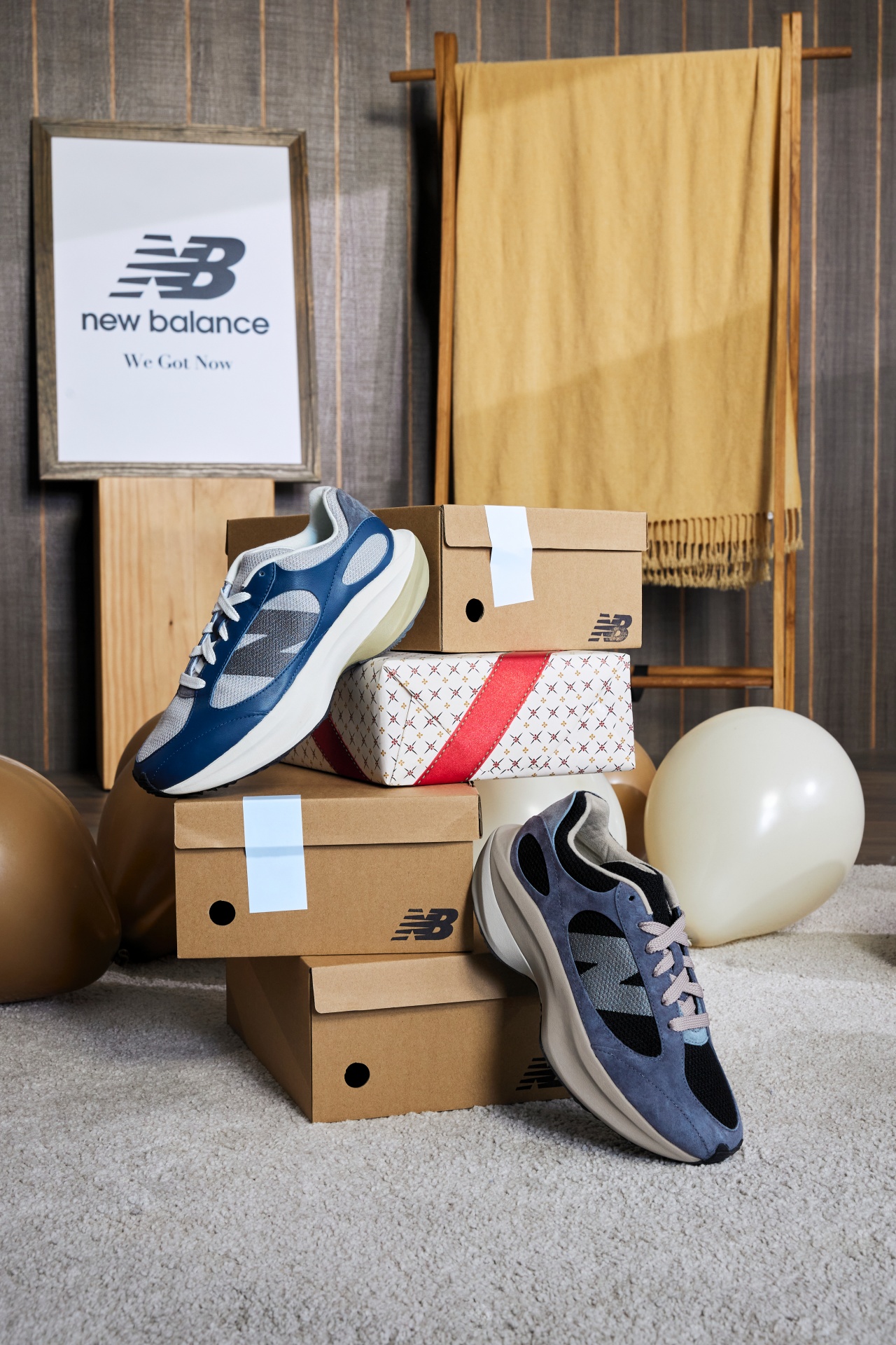 想和 IU 穿情侶裝嗎？New Balance 1906 潮流形象店「情人節新品」讓你整套包下來！