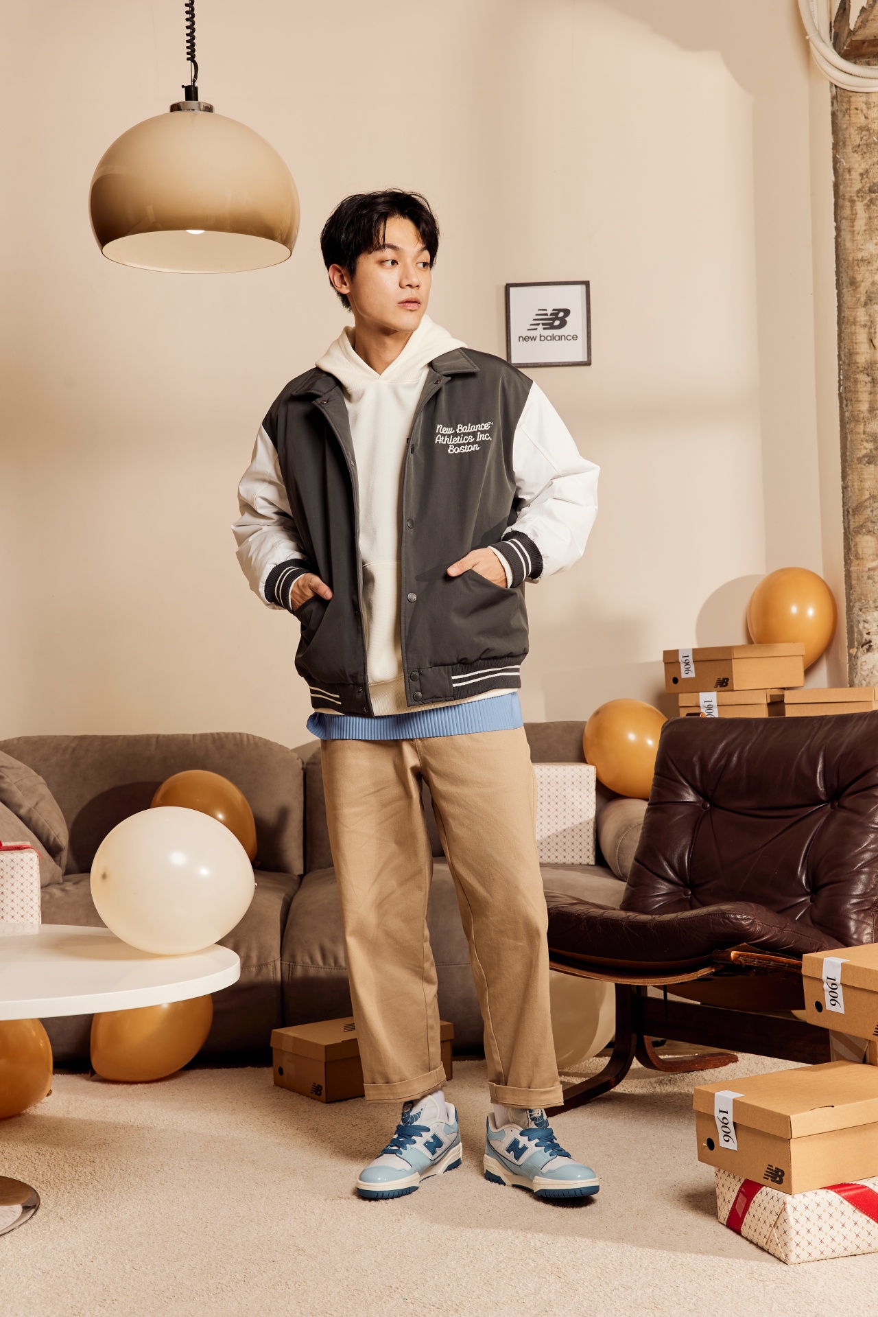 想和 IU 穿情侶裝嗎？New Balance 1906 潮流形象店「情人節新品」讓你整套包下來！