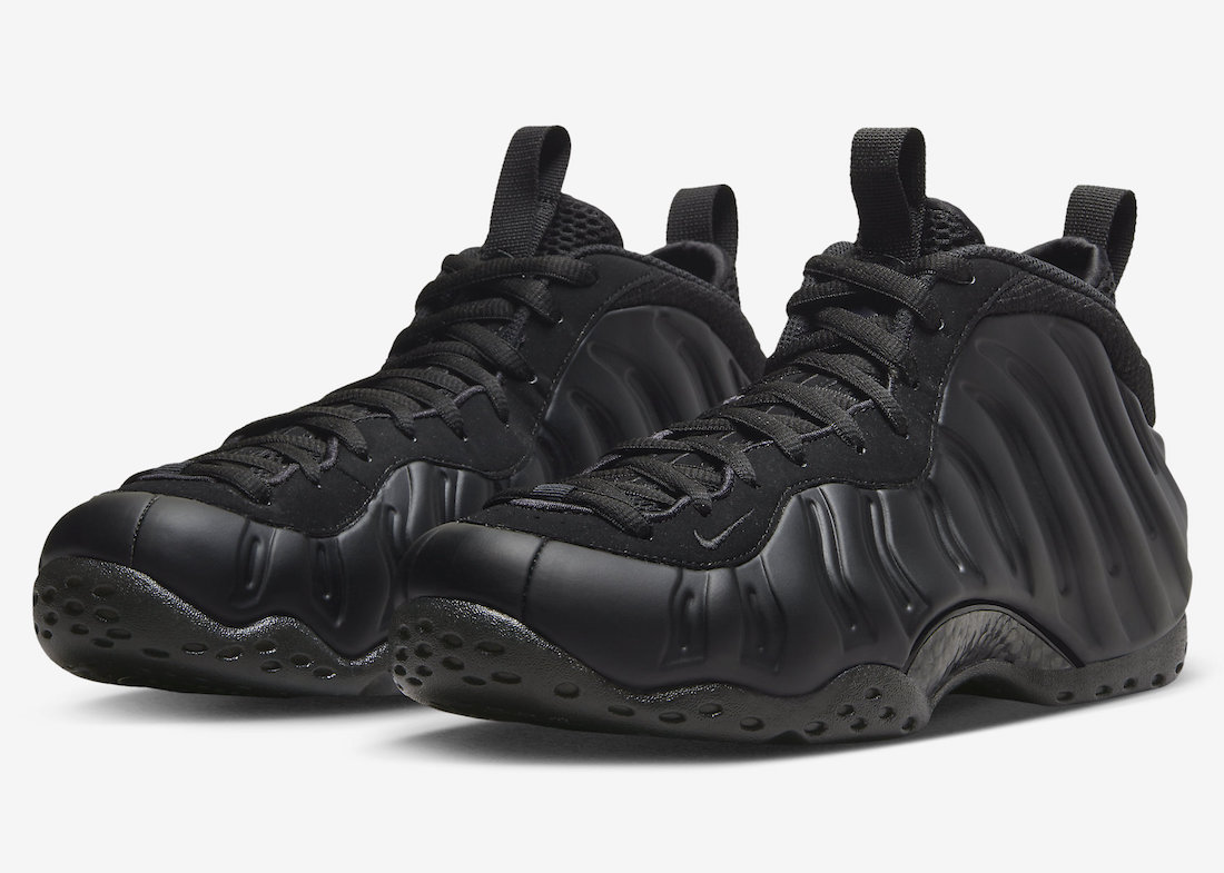 黑太空還有入手機會！Nike Air Foamposite One “Anthracite” 人氣黑魂將在本週補貨！