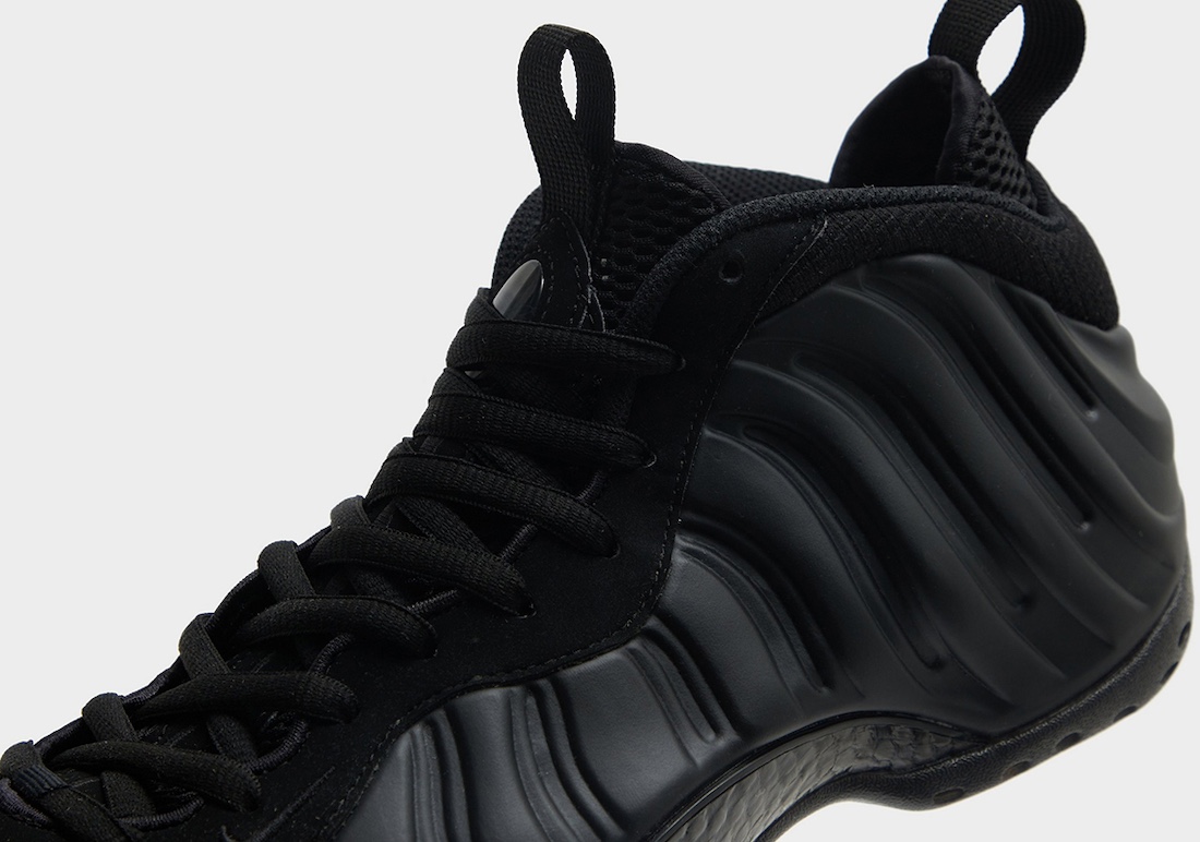 黑太空還有入手機會！Nike Air Foamposite One “Anthracite” 人氣黑魂將在本週補貨！