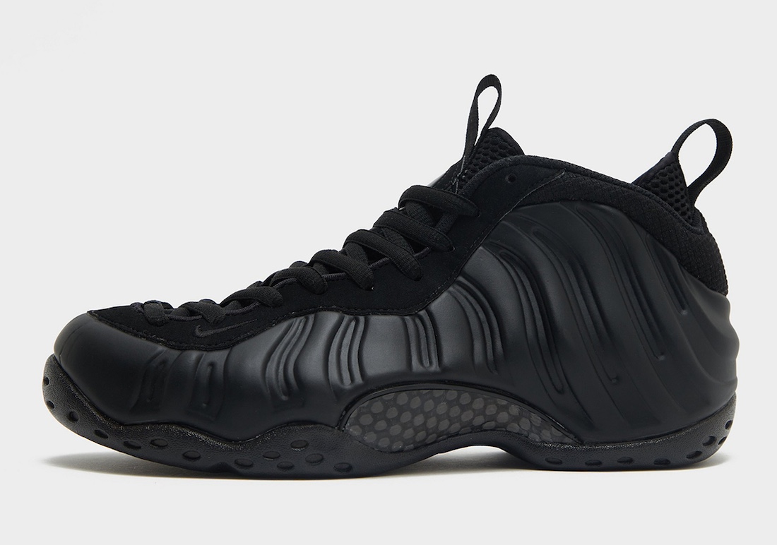 黑太空還有入手機會！Nike Air Foamposite One “Anthracite” 人氣黑魂將在本週補貨！