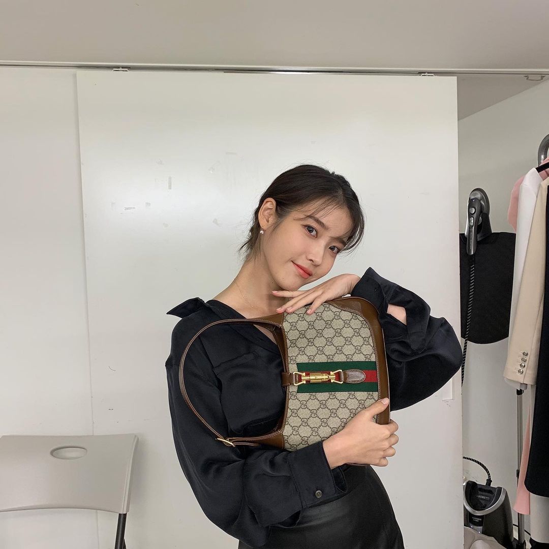 包君滿意｜不只很會唱，也很懂買！你要的 IU 同款 GUCCI 精品包，我們幫你搜出來了！