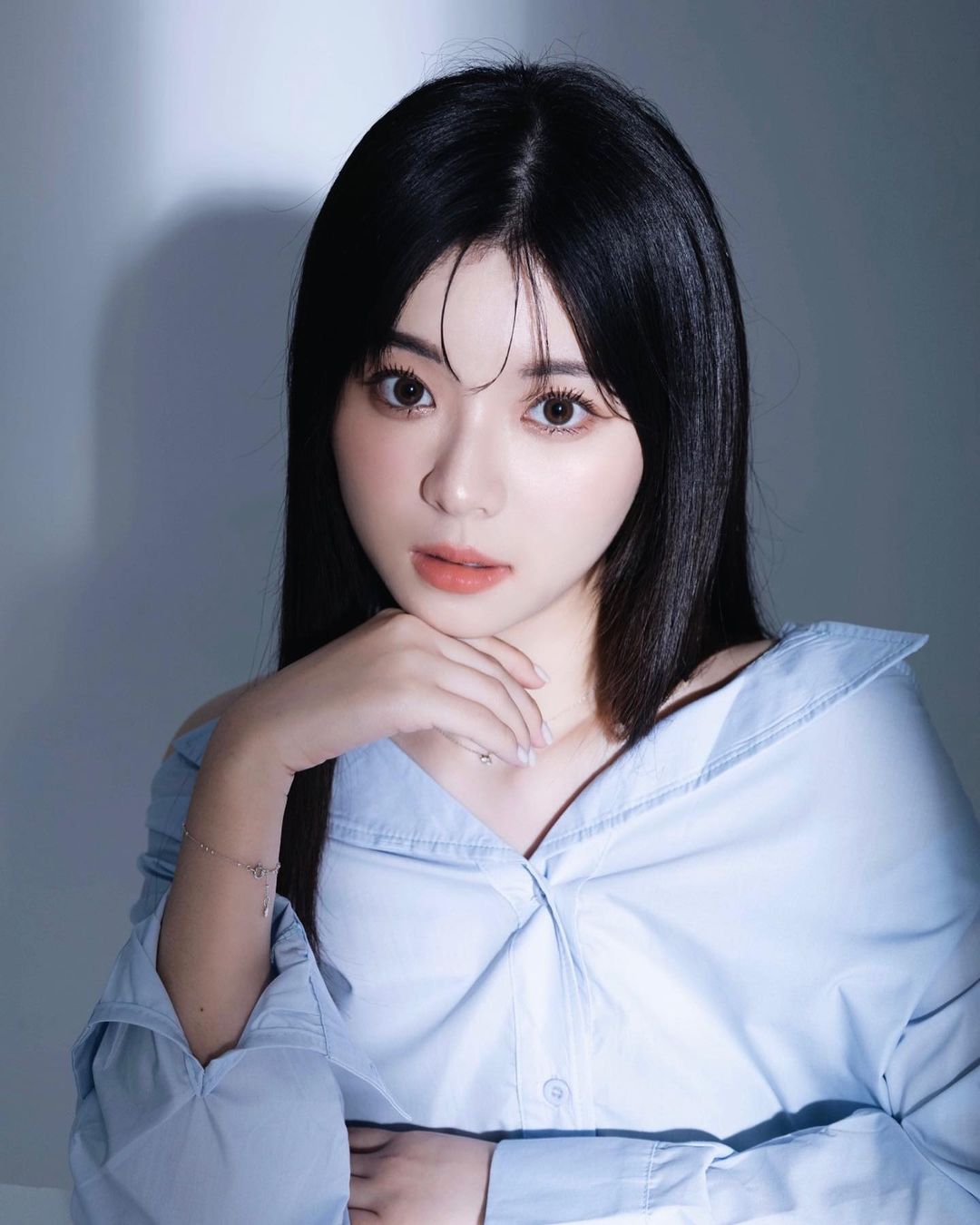 表特版常客！23 歲校花星二代「欣妤」開工甜告白：「大家見見面不用害羞」，讓人秒戀愛！