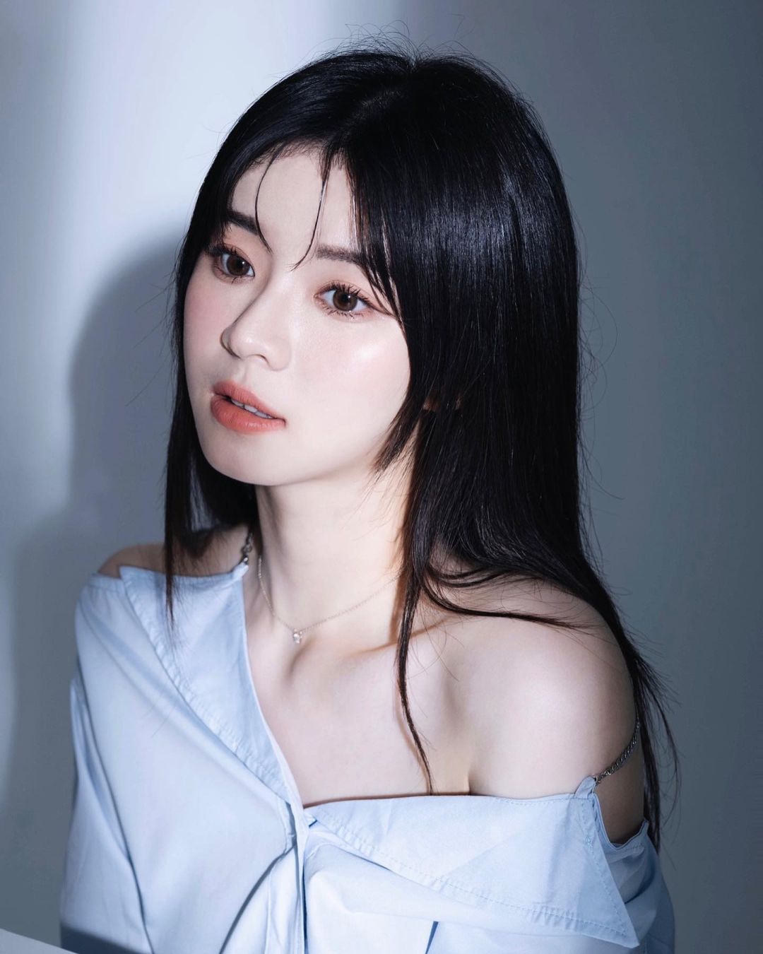 表特版常客！23 歲校花星二代「欣妤」開工甜告白：「大家見見面不用害羞」，讓人秒戀愛！