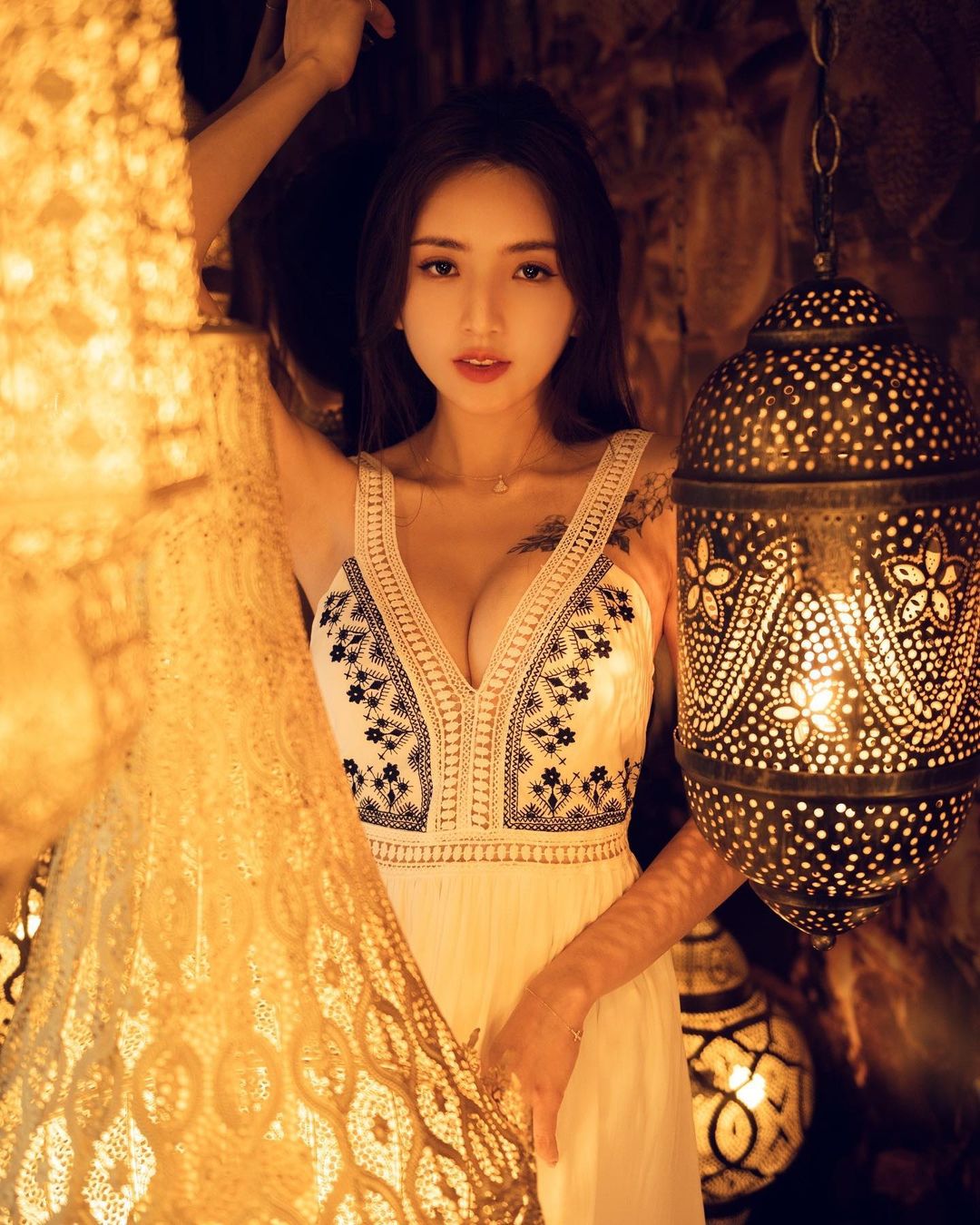 真仙！啦啦隊女神 DORA 化身一日店長太甜，混血神顏就是頂！