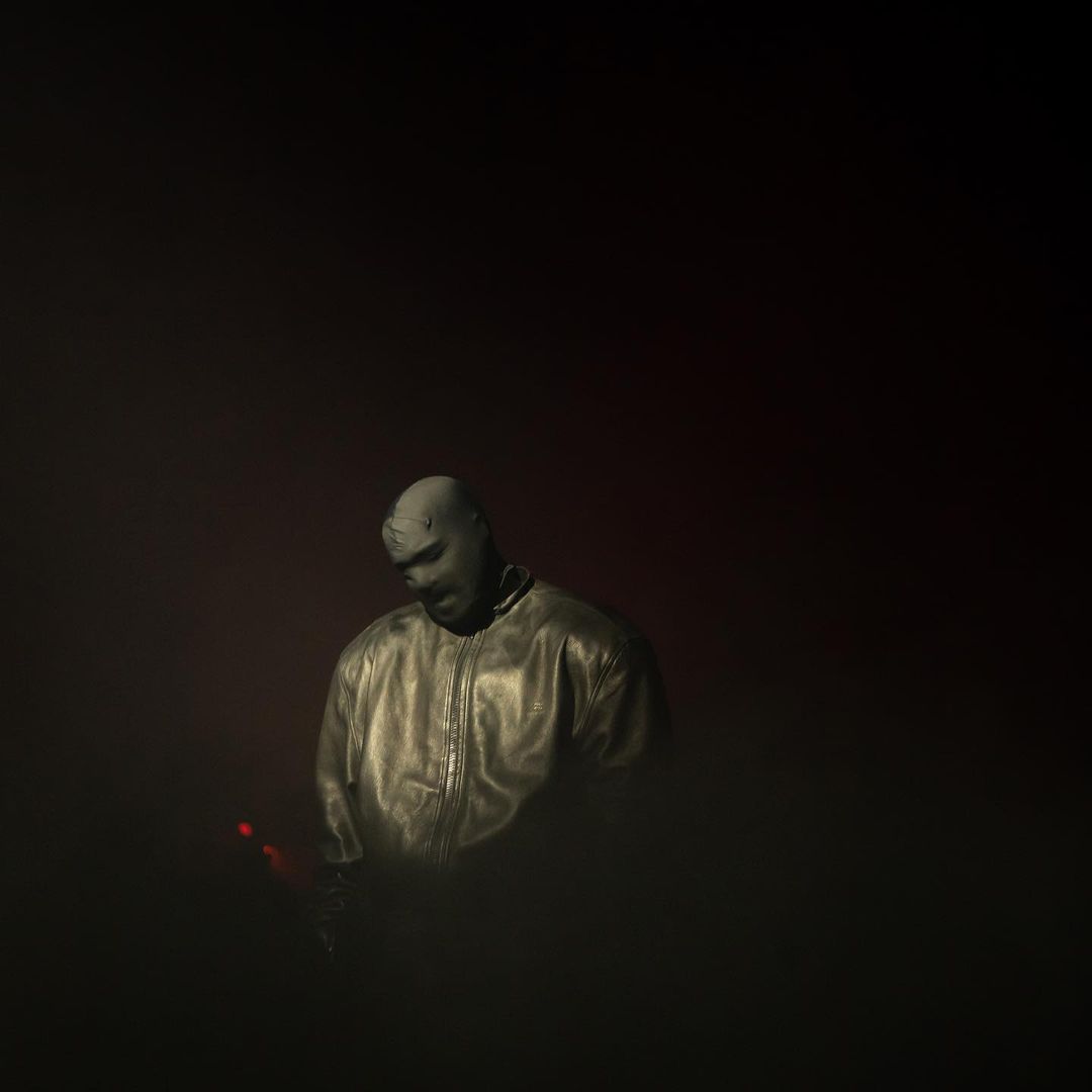 Ye 不 Ye 外？肯爺閃電宣佈擔任 ROLLING LOUD 開幕表演嘉賓！網友：不會再「鴿」了吧？