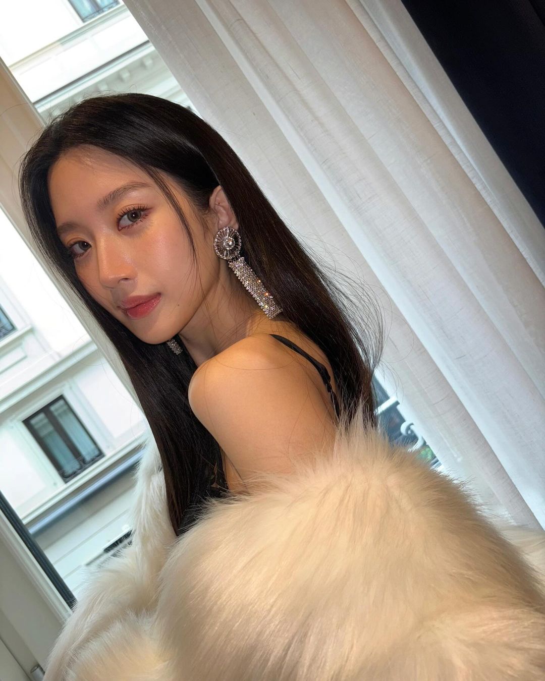 《女神降臨》文佳煐辣翻米蘭時裝周！性感透視吊帶裝超狂，合體李洙赫、 NCT 道英猶如顏值盛宴！