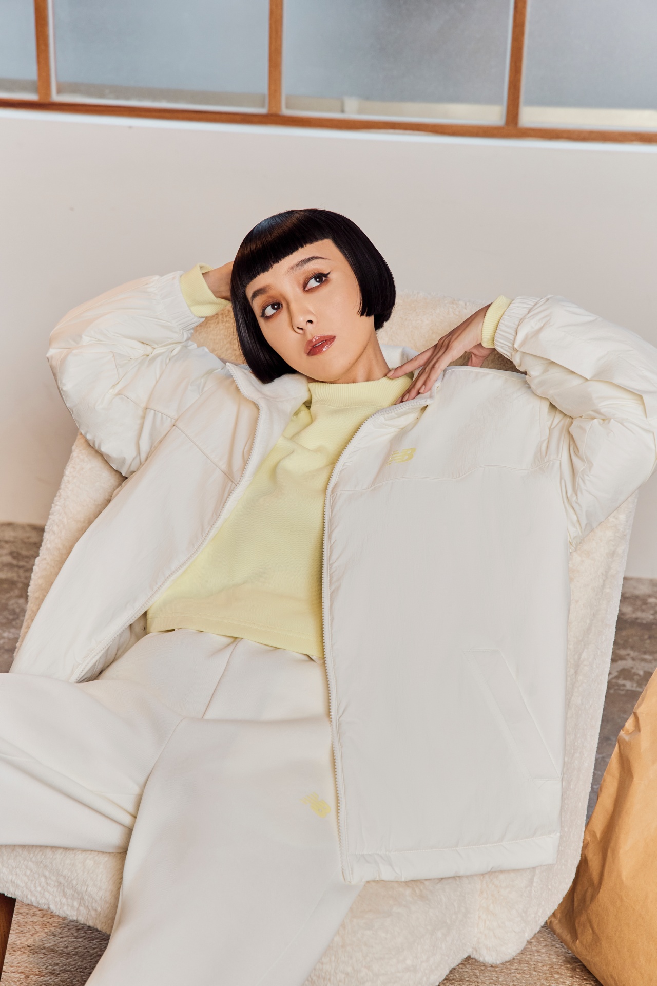 想和 IU 穿情侶裝嗎？New Balance 1906 潮流形象店「情人節新品」讓你整套包下來！