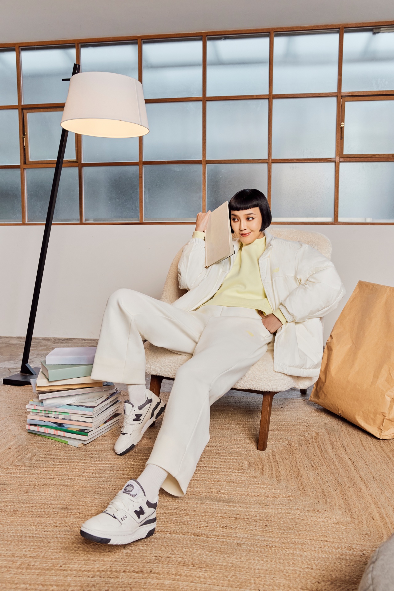 想和 IU 穿情侶裝嗎？New Balance 1906 潮流形象店「情人節新品」讓你整套包下來！