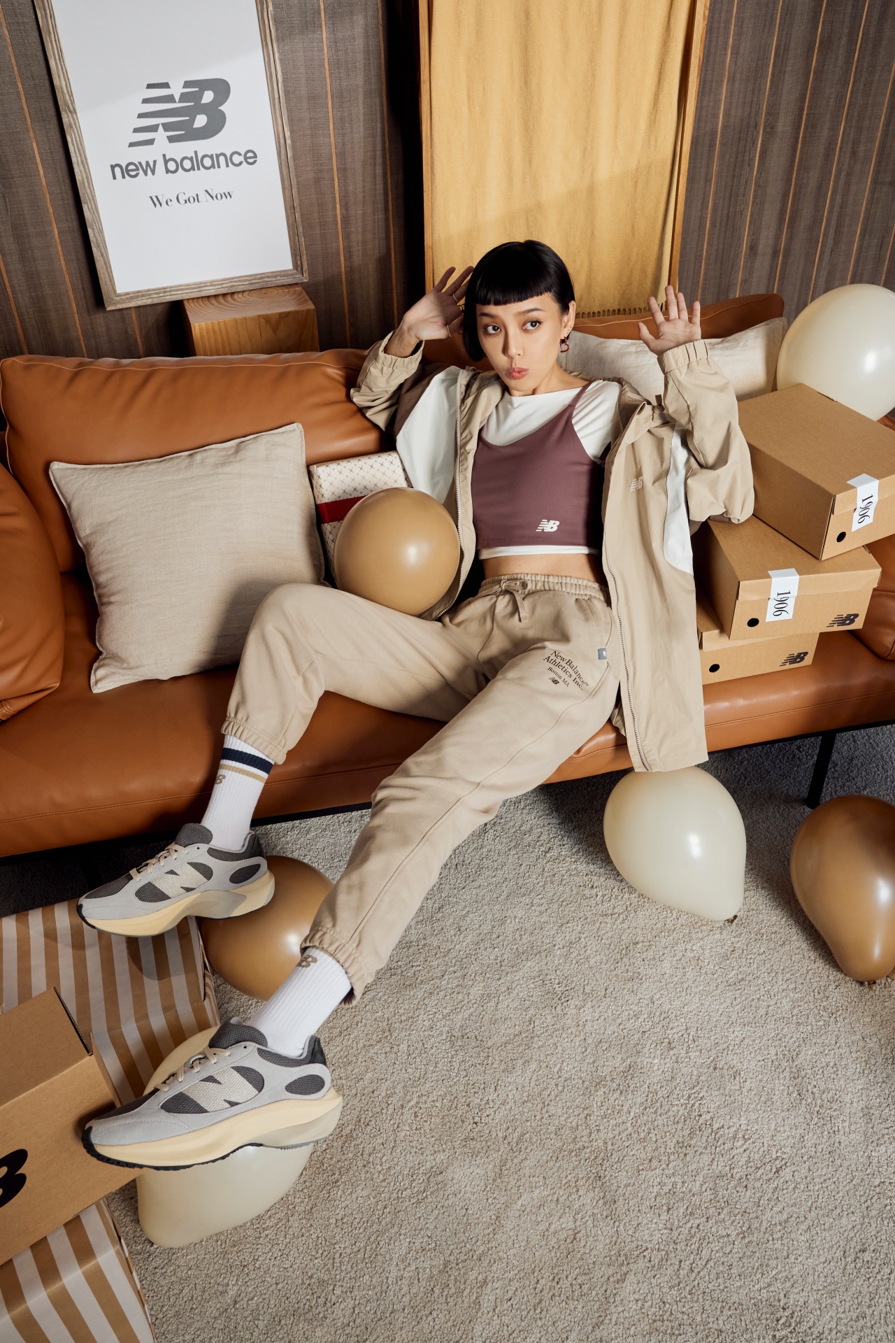 想和 IU 穿情侶裝嗎？New Balance 1906 潮流形象店「情人節新品」讓你整套包下來！