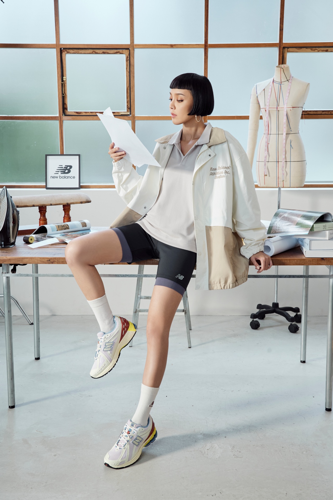 想和 IU 穿情侶裝嗎？New Balance 1906 潮流形象店「情人節新品」讓你整套包下來！
