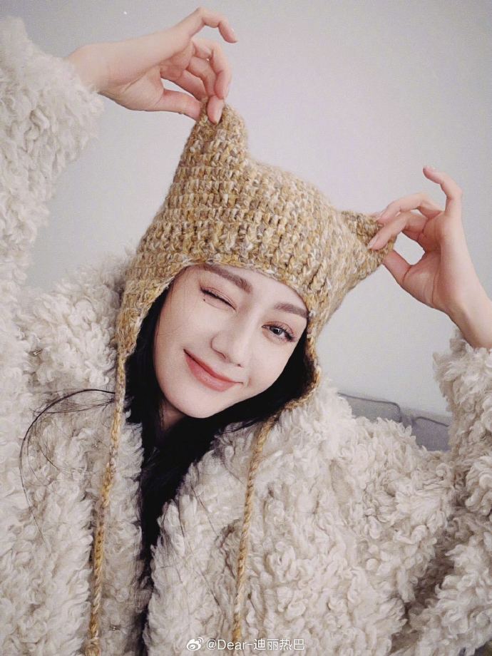 韓韶禧叼筆蓋成風潮！「中國第一美女」咬巧克力棒反被酸東施效顰！