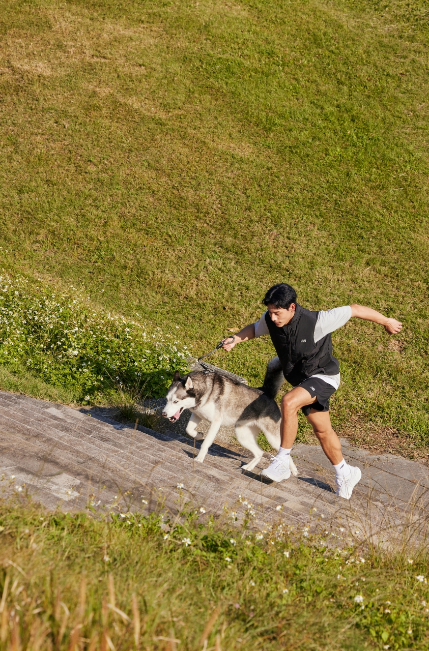 你不知道的各務孝太！跟著寵物跑跳的私密時光，就要穿上NB 舒適超彈的Fresh Foam X 1080v13
