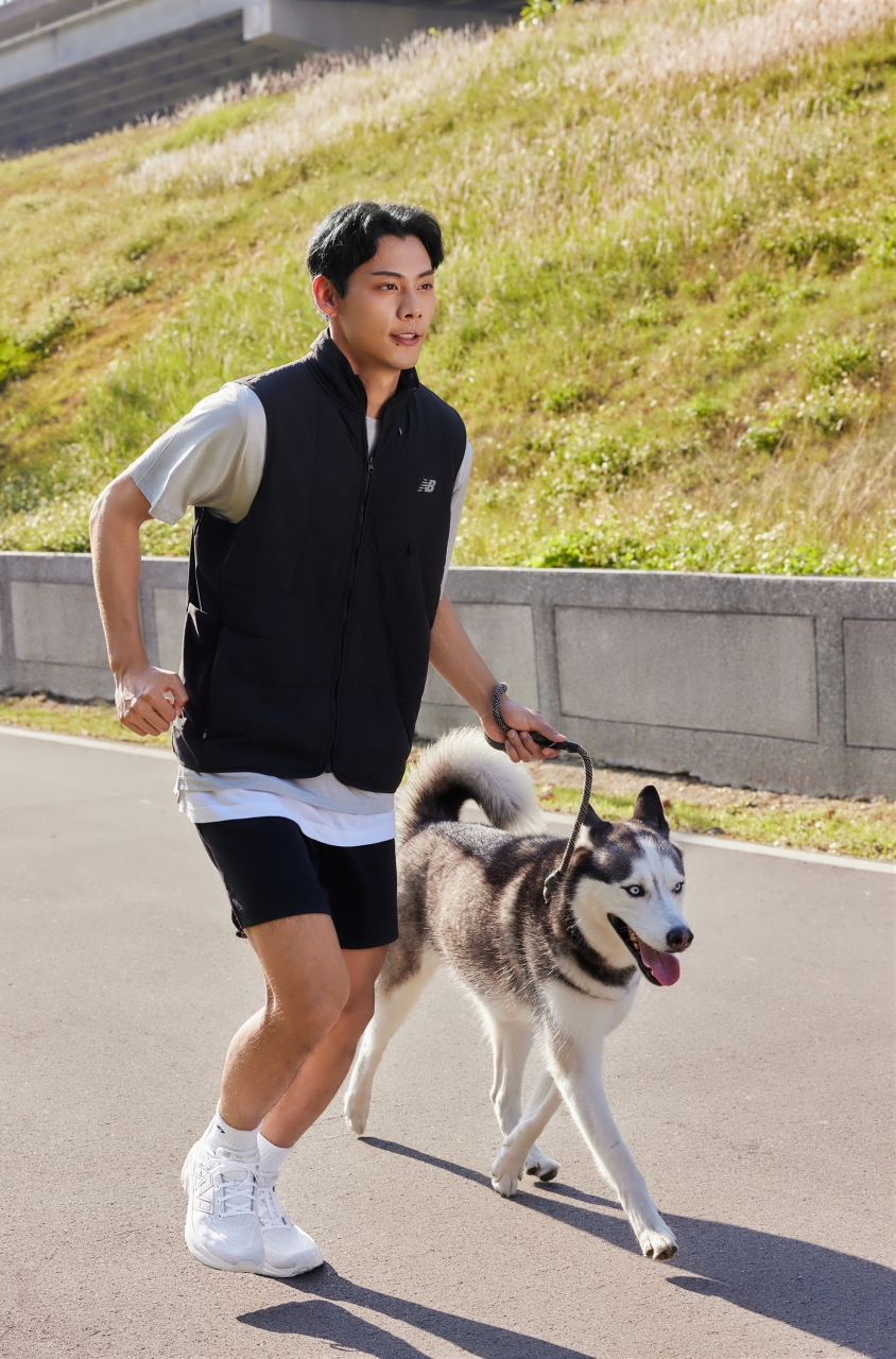 你不知道的各務孝太！跟著寵物跑跳的私密時光，就要穿上NB 舒適超彈的Fresh Foam X 1080v13