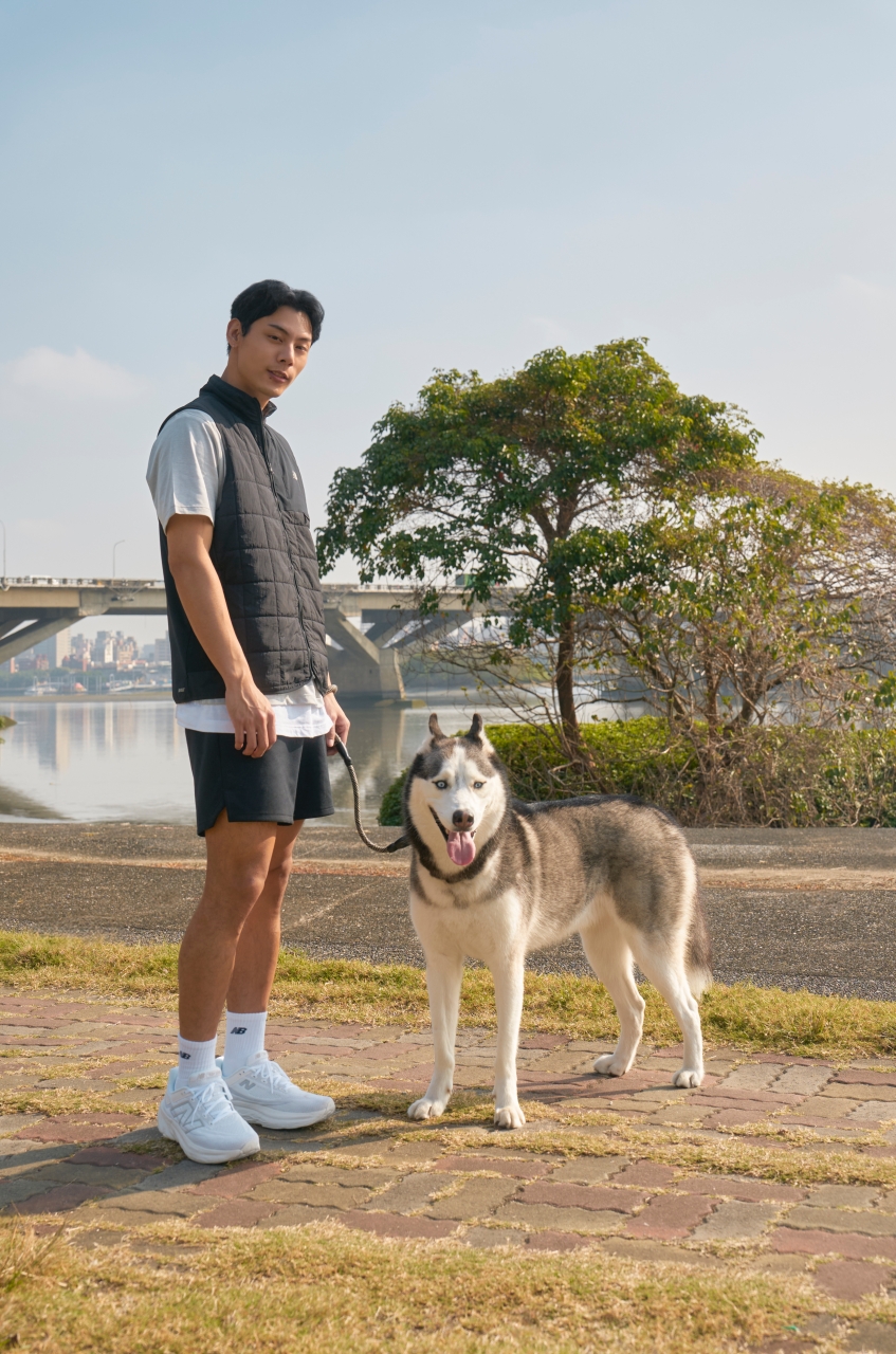 你不知道的各務孝太！跟著寵物跑跳的私密時光，就要穿上NB 舒適超彈的Fresh Foam X 1080v13