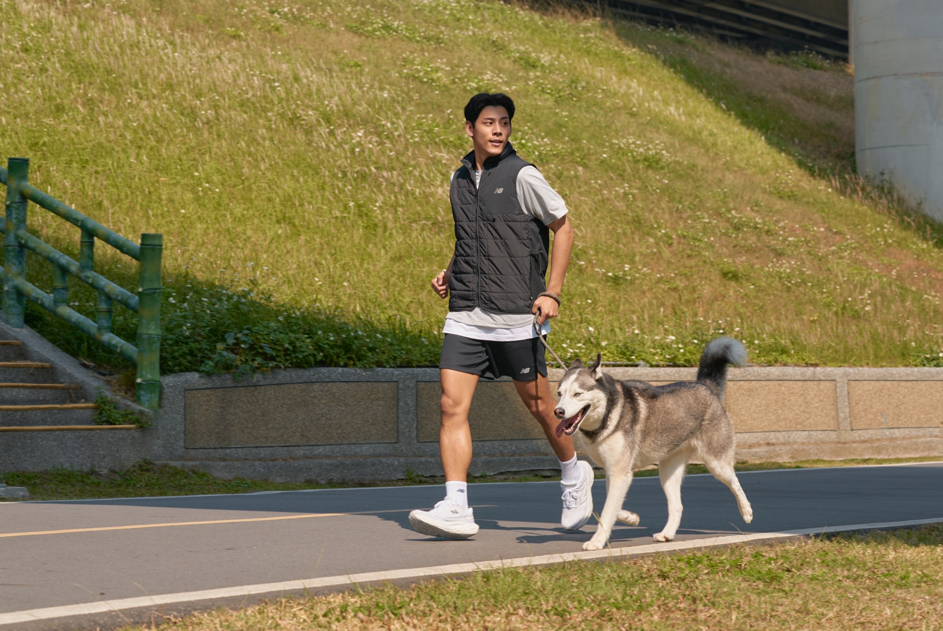 你不知道的各務孝太！跟著寵物跑跳的私密時光，就要穿上NB 舒適超彈的Fresh Foam X 1080v13