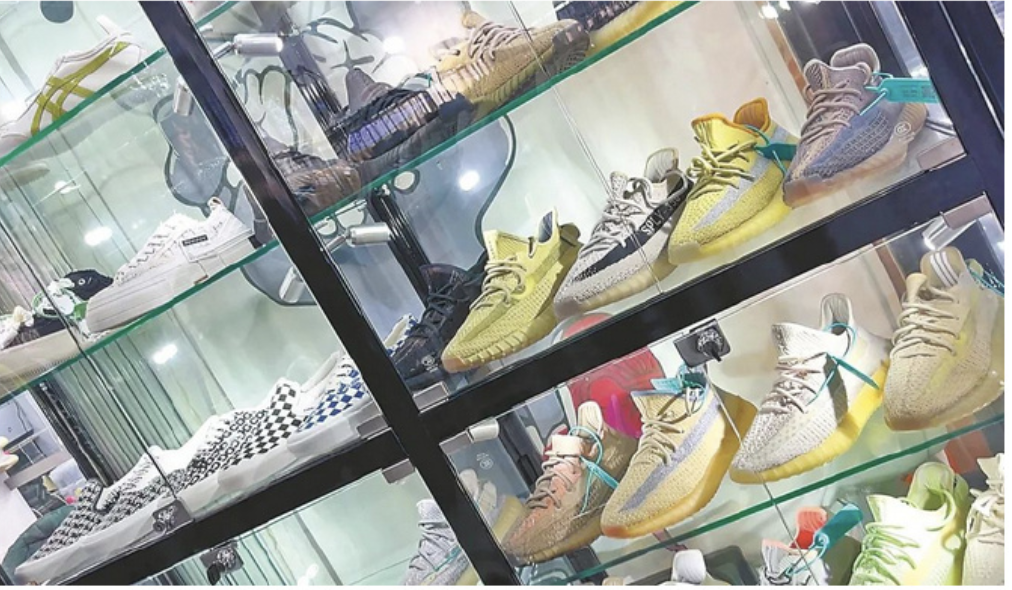 中國「假貨生產鏈」太狂！只花  6 千元就可買到 LV 包附全套包裝、發票和收據！甚至連物流資訊都有！