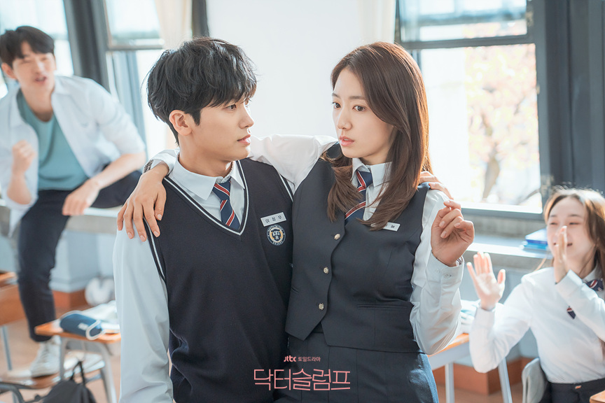 網友票選「讓人一追上癮」Netflix 韓劇！《黑暗榮耀》復仇過程讓人欲罷不能；《今生是第一次》先婚後愛超甜蜜！