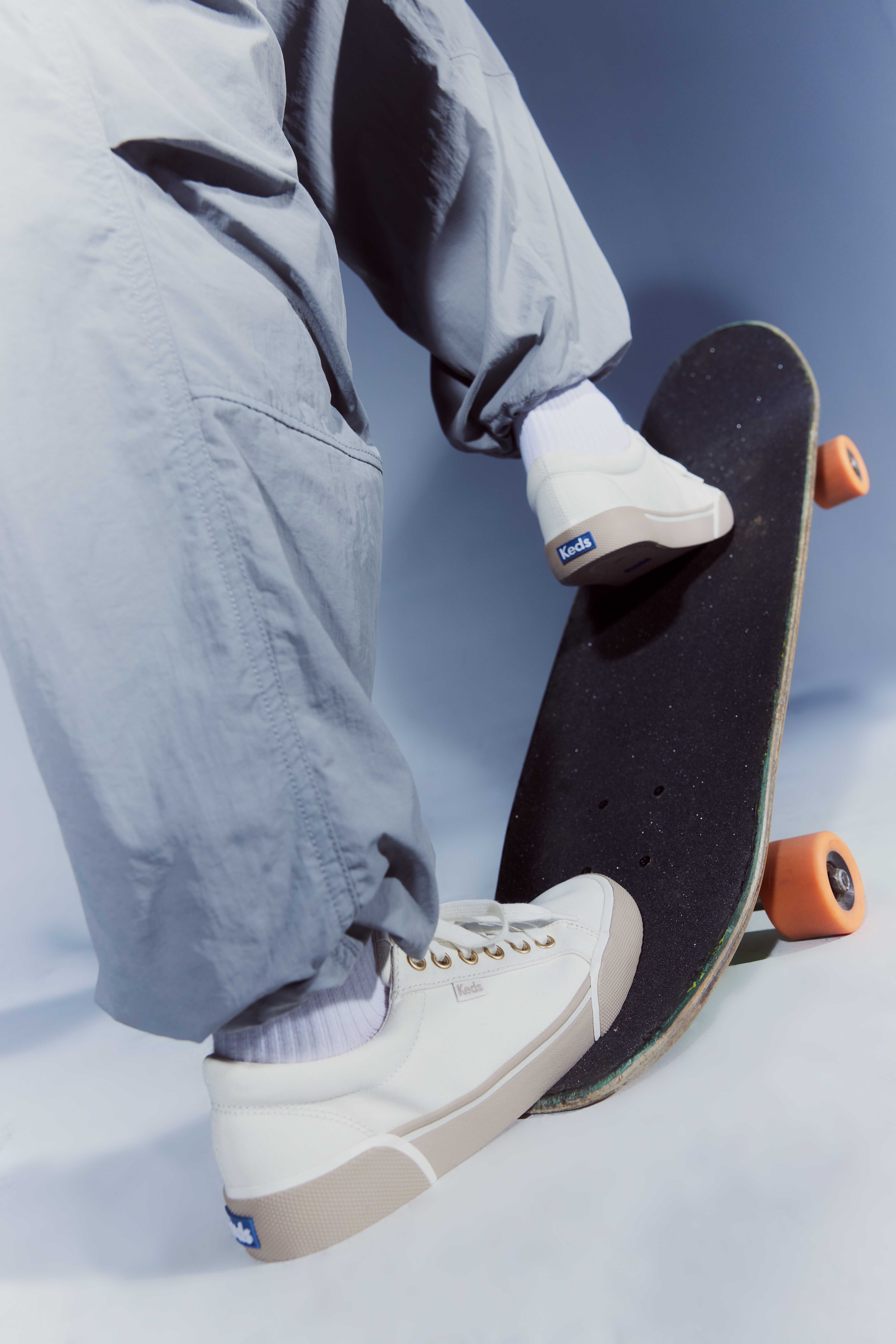 風靡全球的時尚經典 Keds小白鞋陪妳顛覆自我，創造百變穿搭，展現獨特的個性魅力！