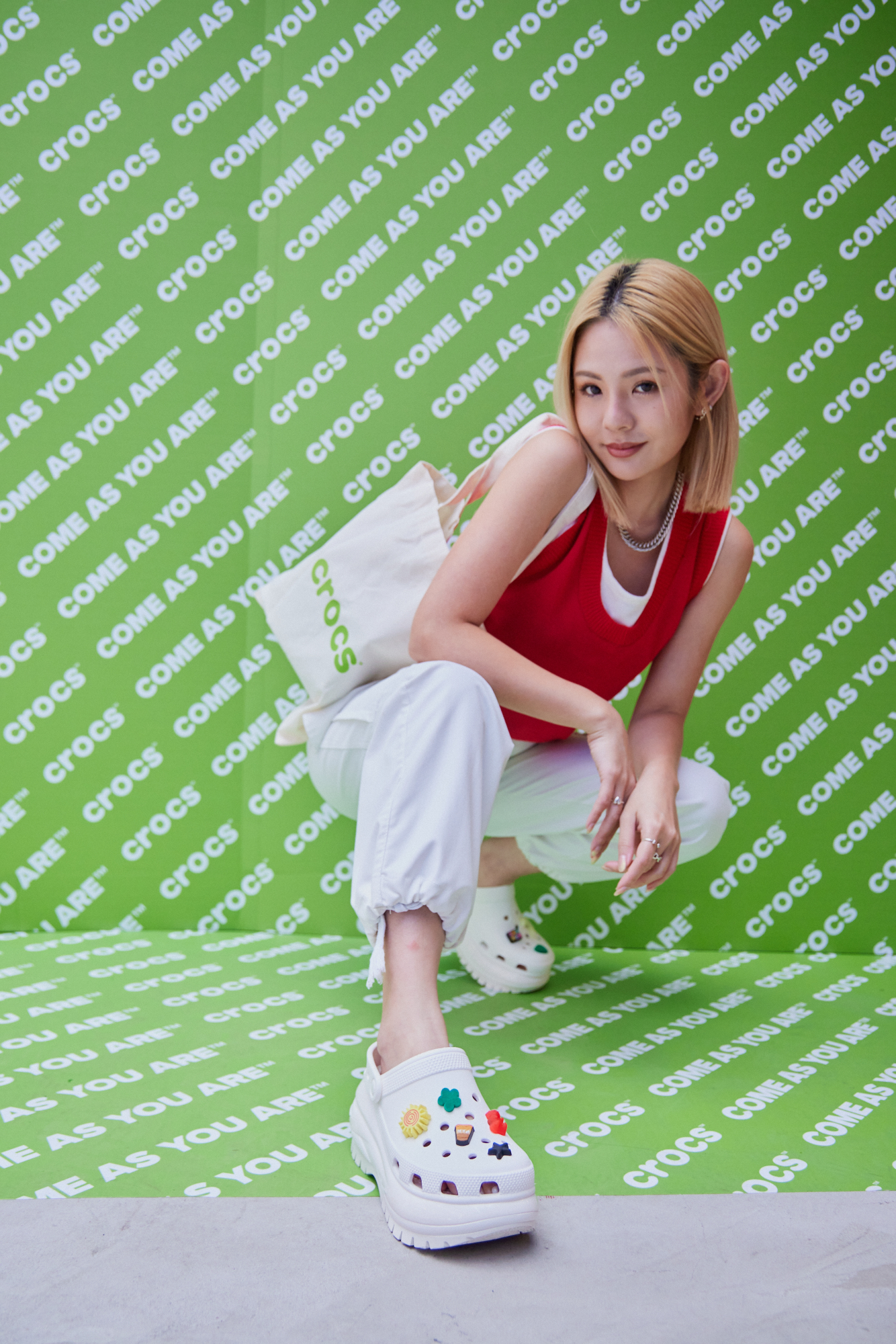 小賈、肯豆都在穿！這幾雙超帥 CROCS 洞洞鞋讓你帥一整年！網友：我還不買爆！