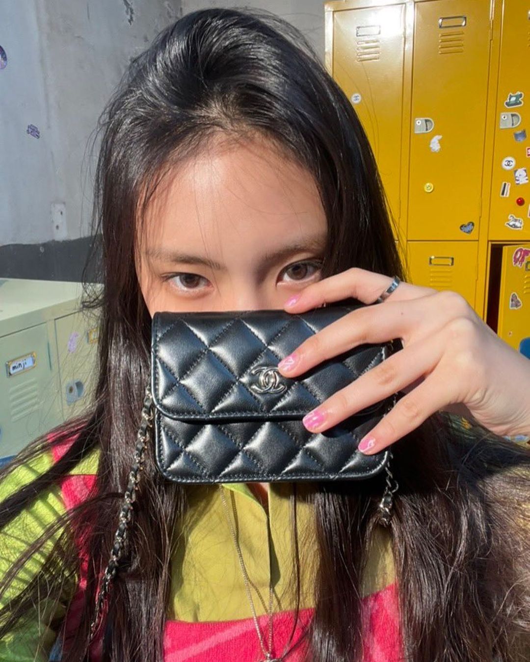 包君滿意｜不只有 LV！NewJeans HYEIN 揹的包都來頭不小！網友：果然是最強忙內！