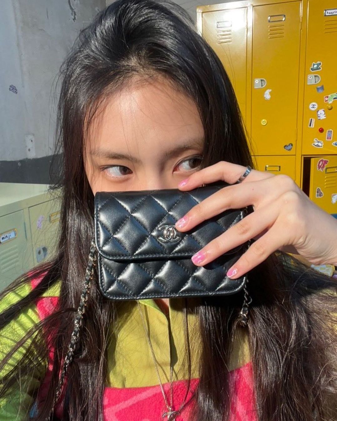 包君滿意｜不只有 LV！NewJeans HYEIN 揹的包都來頭不小！網友：果然是最強忙內！