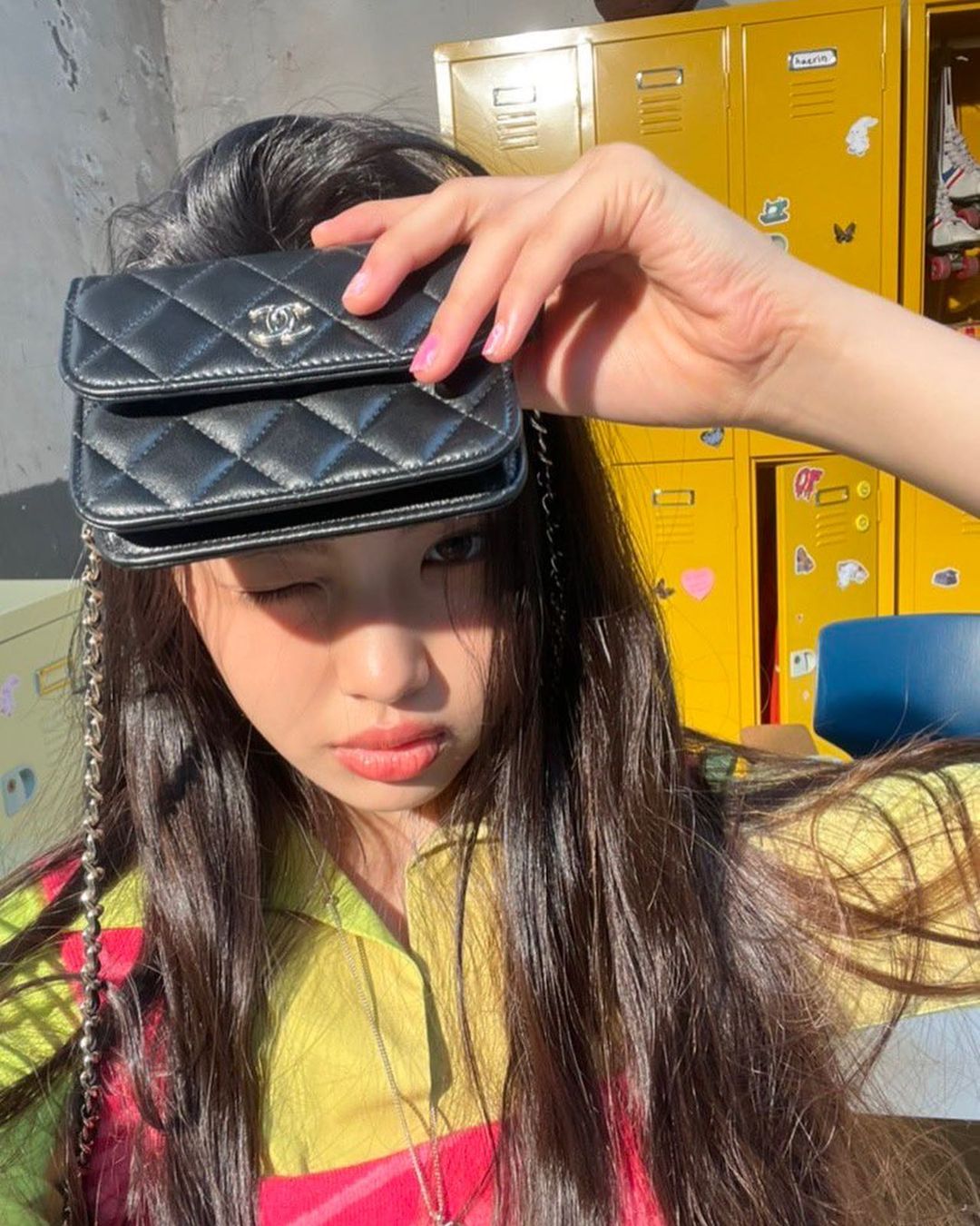 包君滿意｜不只有 LV！NewJeans HYEIN 揹的包都來頭不小！網友：果然是最強忙內！