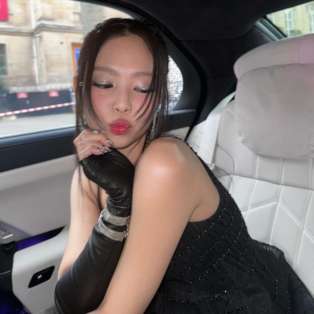 Jennie 驚喜公開新歌〈Slow Motion〉「一句話」驚爆YG大冰箱內幕！粉絲氣炸：離開是對的