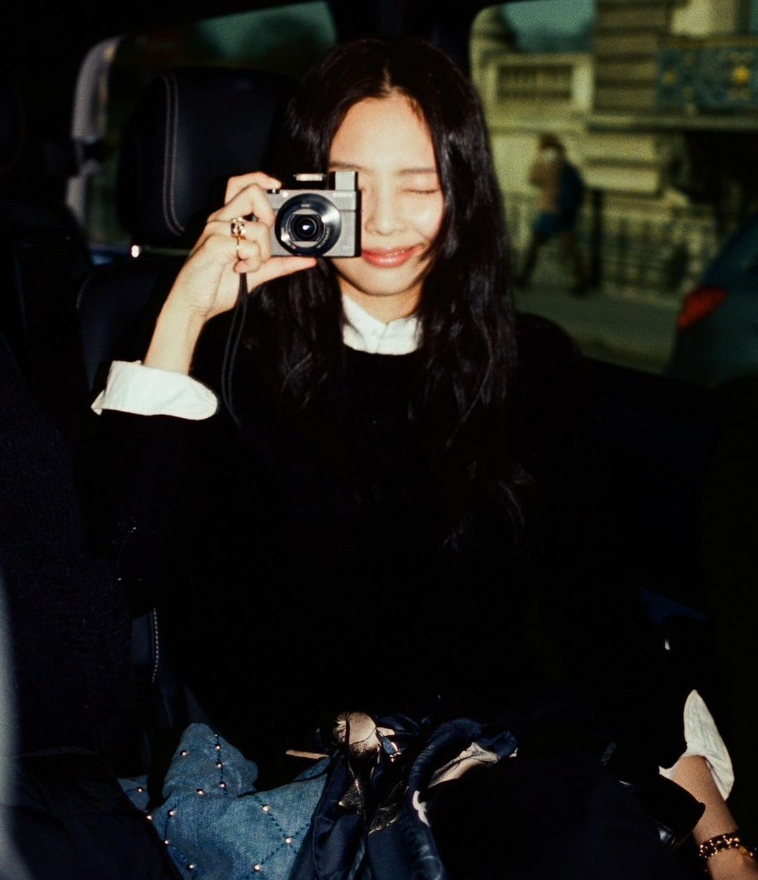 Jennie 驚喜公開新歌〈Slow Motion〉「一句話」驚爆YG大冰箱內幕！粉絲氣炸：離開是對的