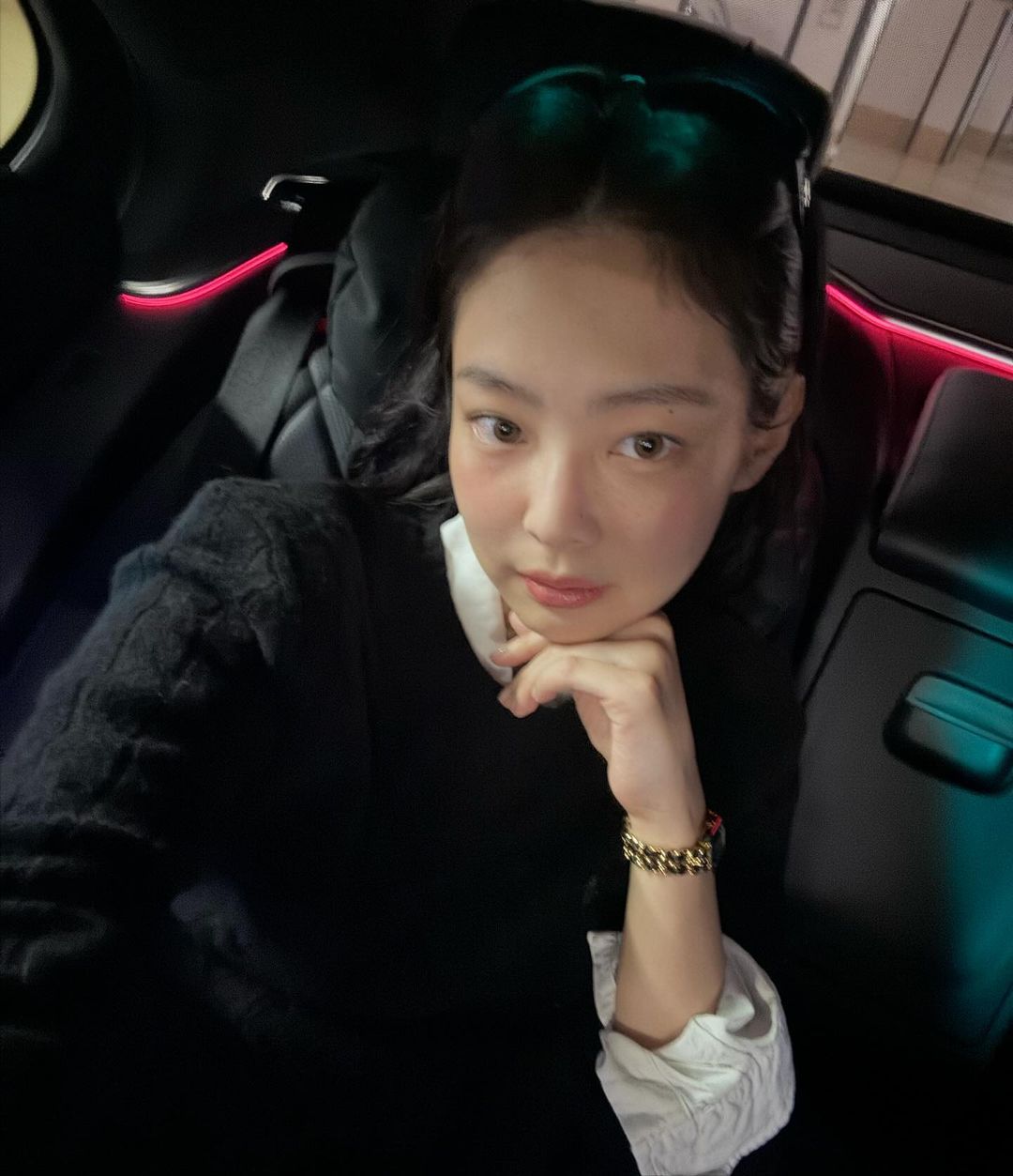 Jennie 驚喜公開新歌〈Slow Motion〉「一句話」驚爆YG大冰箱內幕！粉絲氣炸：離開是對的