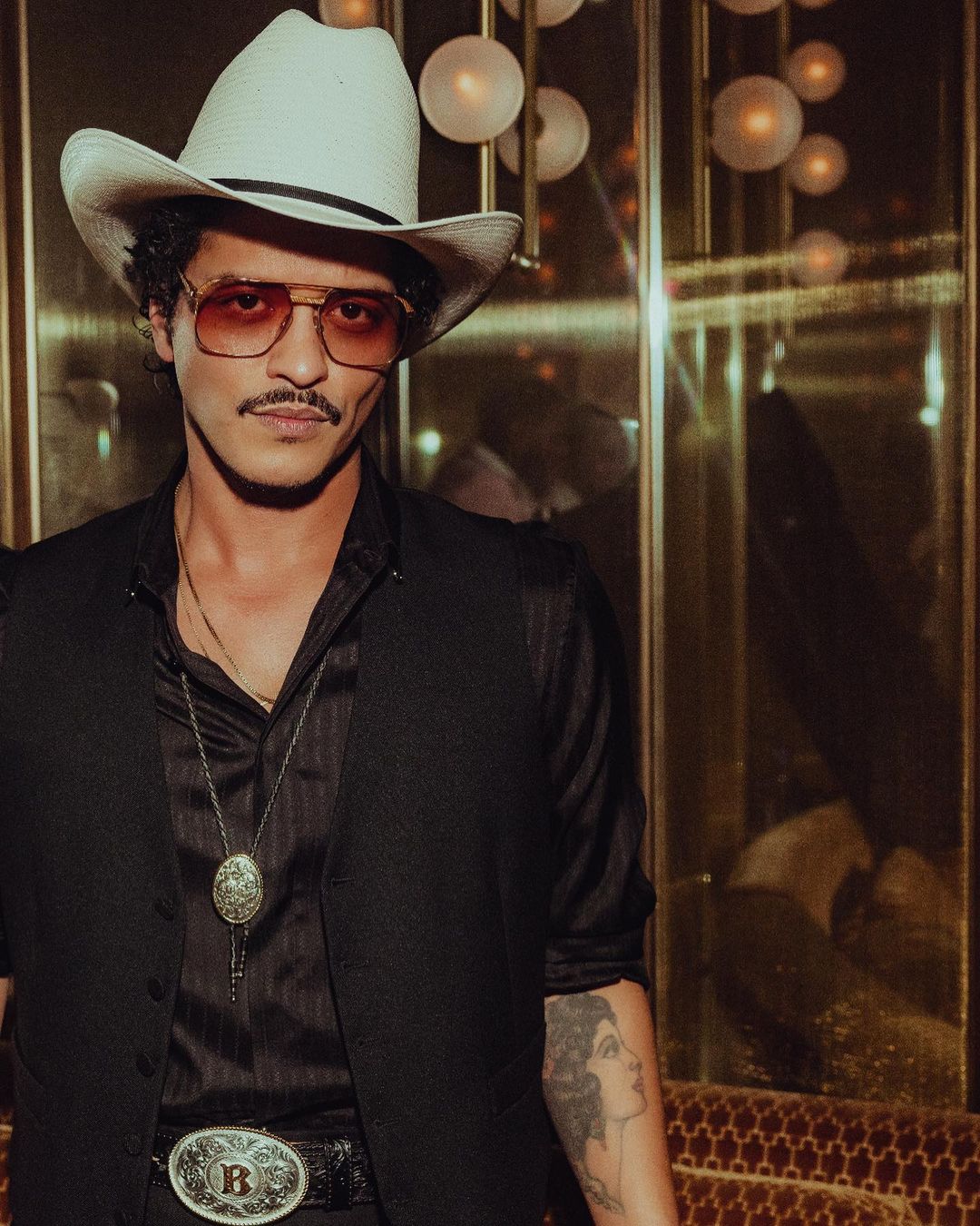 公海到了沒？消息稱火星人布魯諾「打牌欠 16 億台幣」駐唱打工還賭債