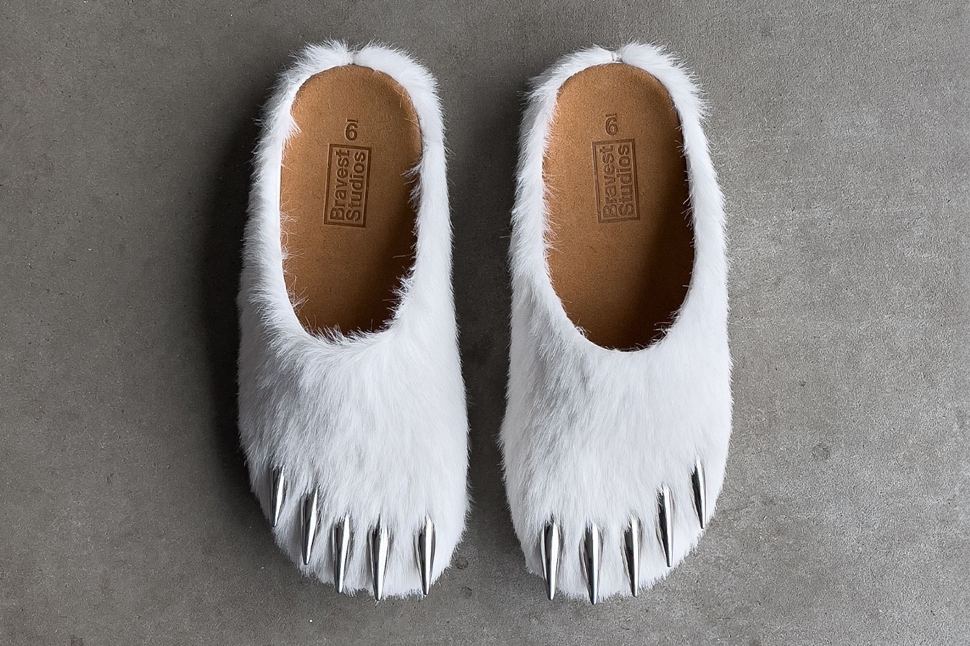 越看越上頭？Bravest Studios 正式推出「北極熊爪」造型鞋款