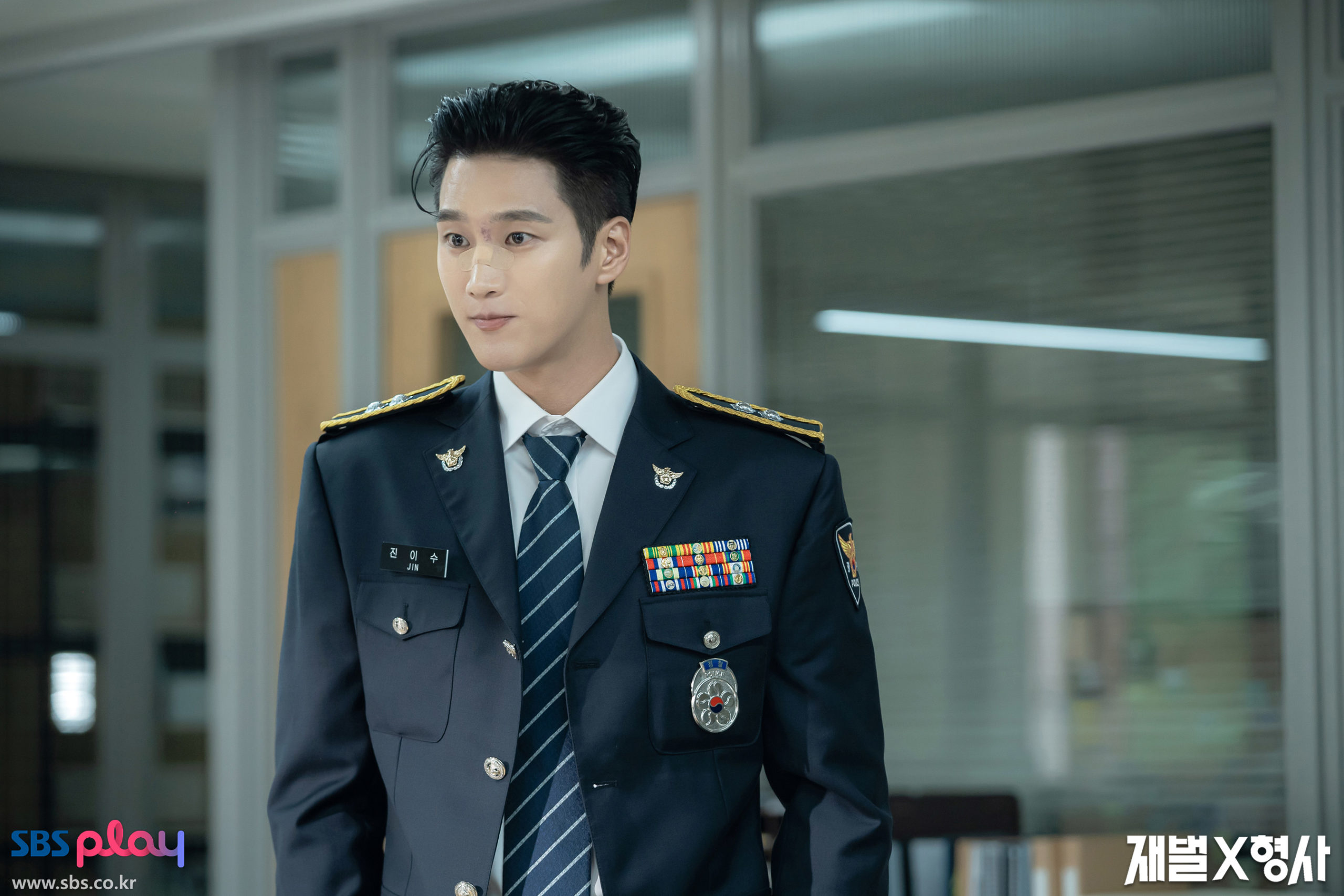 近期韓劇「搜尋度」TOP 5！《金字塔遊戲》生存排名戰爭掀熱議！《財閥X刑警》逗趣搞笑獲好評！