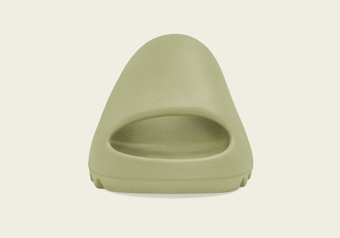 夏季必備！adidas 重新帶回 YEEZY Slide「Resin」鞋款配色