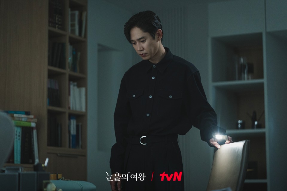 近期韓劇「搜尋度」TOP 5！《金字塔遊戲》生存排名戰爭掀熱議！《財閥X刑警》逗趣搞笑獲好評！