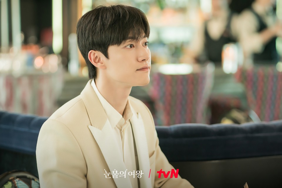 近期韓劇「搜尋度」TOP 5！《金字塔遊戲》生存排名戰爭掀熱議！《財閥X刑警》逗趣搞笑獲好評！