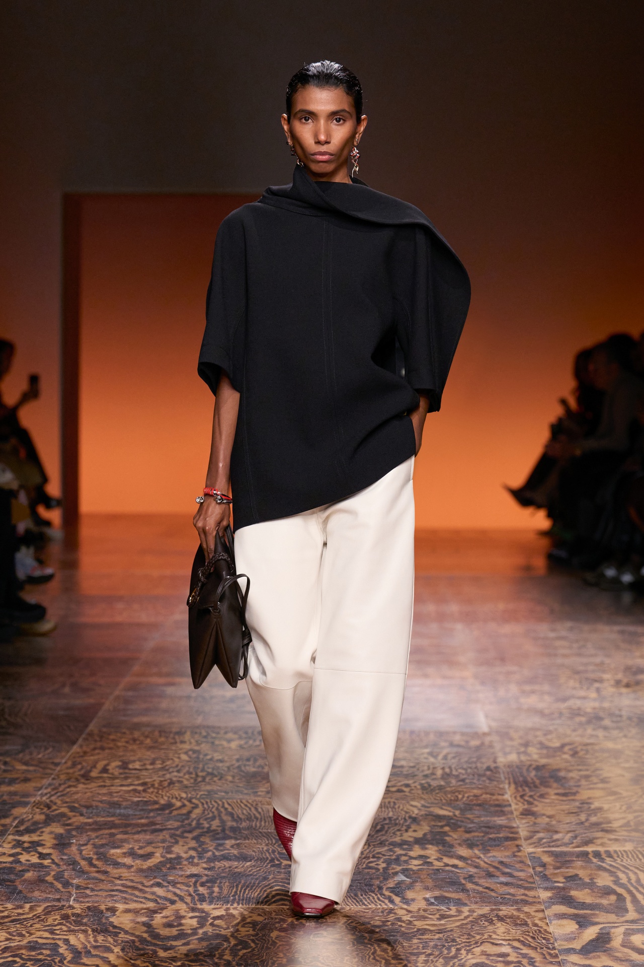 日常的紀念主義！Bottega Veneta 2024 秋冬系列釋出！