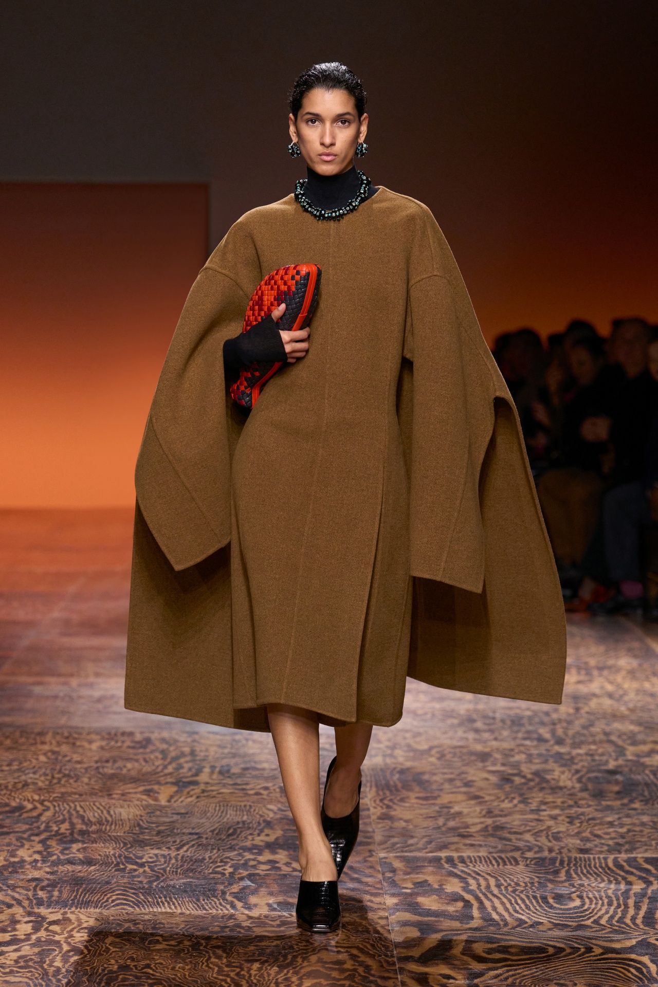 日常的紀念主義！Bottega Veneta 2024 秋冬系列釋出！